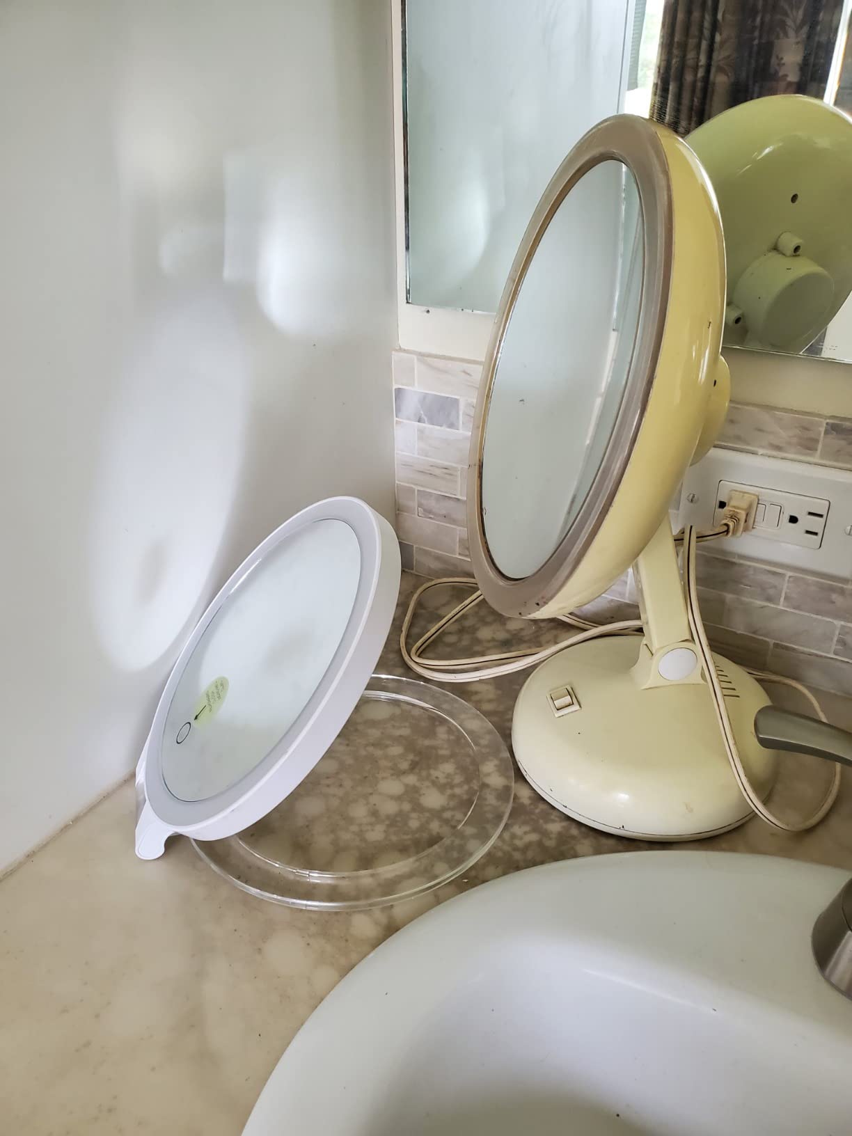 FASCINATE Travel 30X/1X Magnifying Mirror with Light Double Sided Mirror customer photo 1