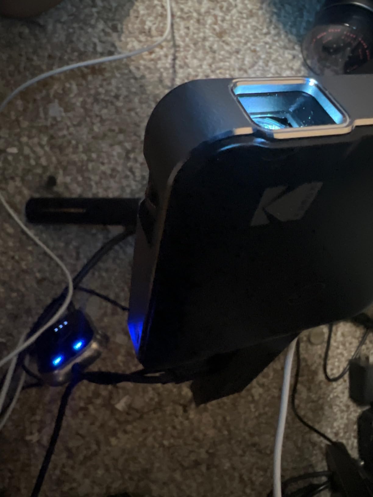 KODAK Luma 150 Mini Projector, Black, 1080p Input, Battery customer photo 1