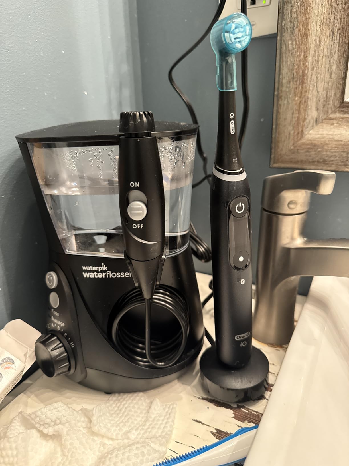 Oral-B Rechargeable Electric Toothbrush, iO7 Limited Deep Clean + Protect, 5 Cleaning Modes, Interactive Display, Visible Pressure Sensor, 2 Brush Heads, Charging Travel Case, White customer photo 2