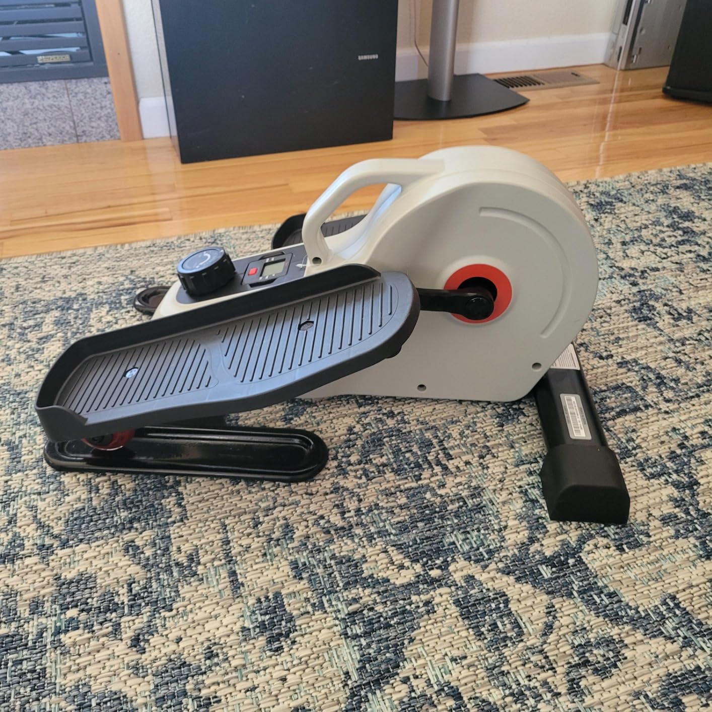 Sunny Health & Fitness Under Desk Pedal Elliptical Machine Leg Exerciser customer photo 1