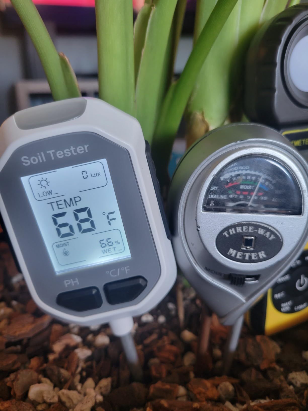 YAMRON 4-in-1 Soil Moisture Meter Digital Plant Temperature/Soil Moisture/pH Meter/Sunlight Intensity Backlight LCD Display Soil Test Meter for Gardening, Farming and Outdoor Plants customer photo 2