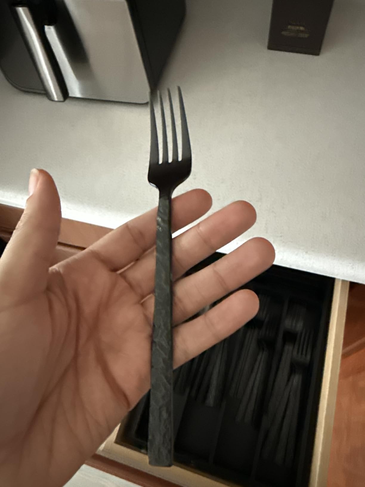 40 Pcs Black Hammered Silverware Set for 8, 18/10 Stainless Steel Flatware customer photo 2