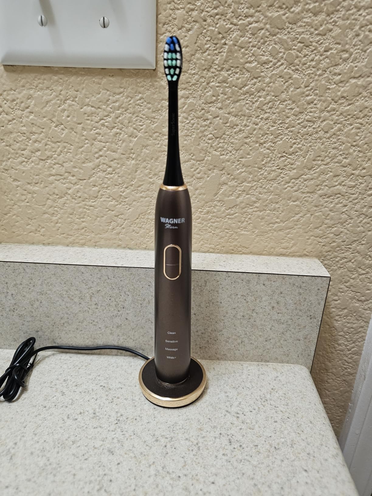 Wagner Stern IntelliBrush Series Whitening Electric Toothbrush with Pressure Sensor. Offers 4 Brushing Modes, 3 intensities, 8 Soft Brush Heads, and a Luxury Travel case. customer photo 1