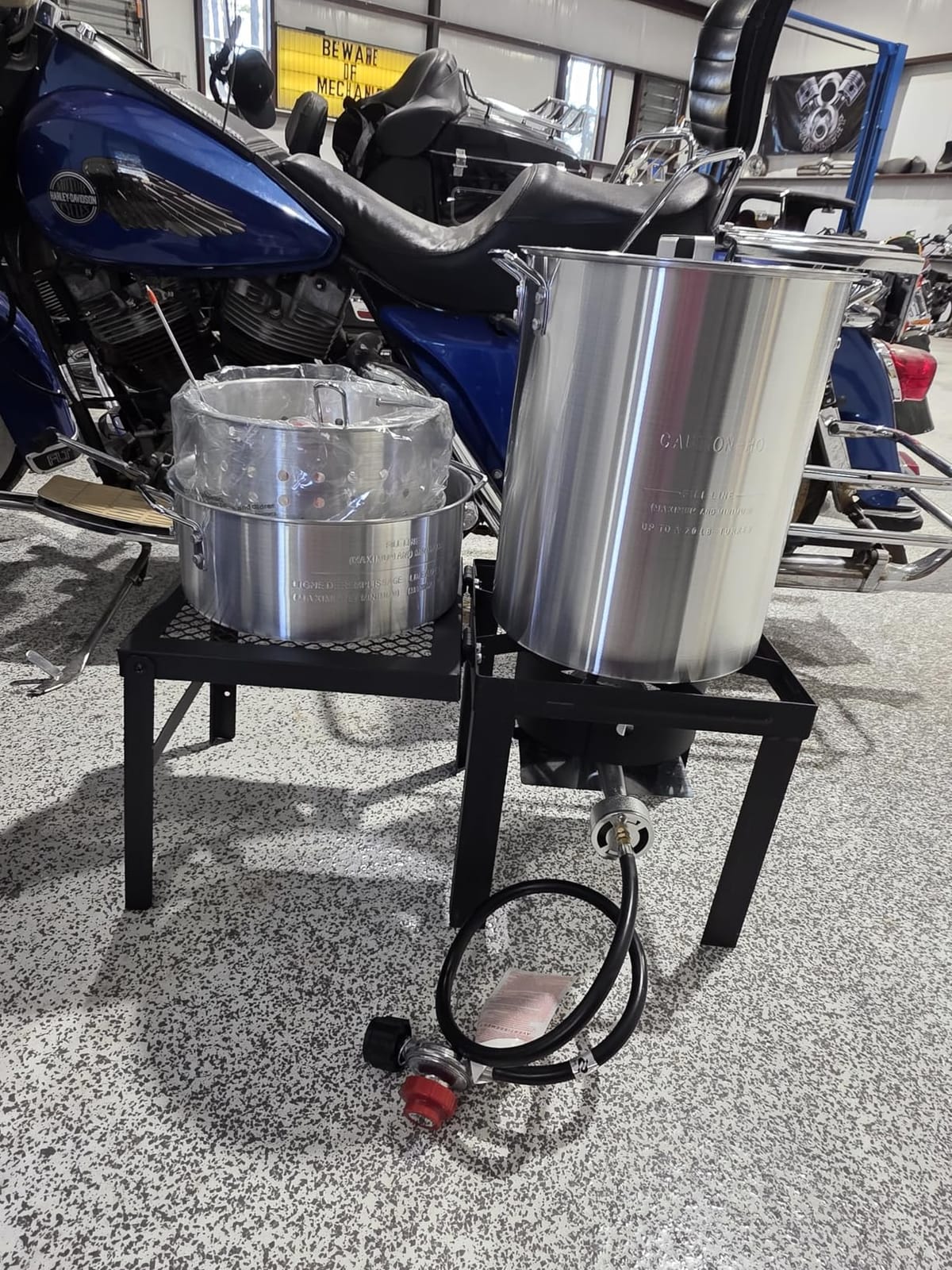 ROVSUN 10Qt Aluminum Fish Fryer Pot with Strainer Basket, Outdoor Fryer with 55,000 BTU Propane Gas Burner, Thermometer & Lid for Fish, Chicken Wings, Seafood Frying & Backyard Cooking customer photo 1