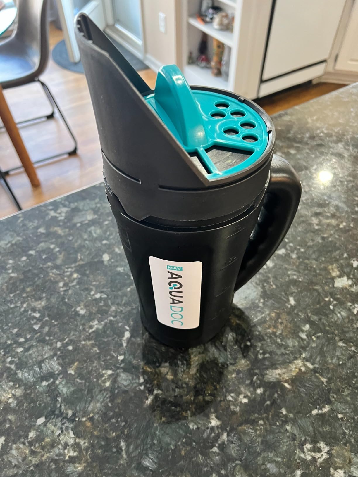 AquaDoc Handheld Salt Spreader for Snow Melt, Fertilizer, Lawns - 2.5L customer photo 1