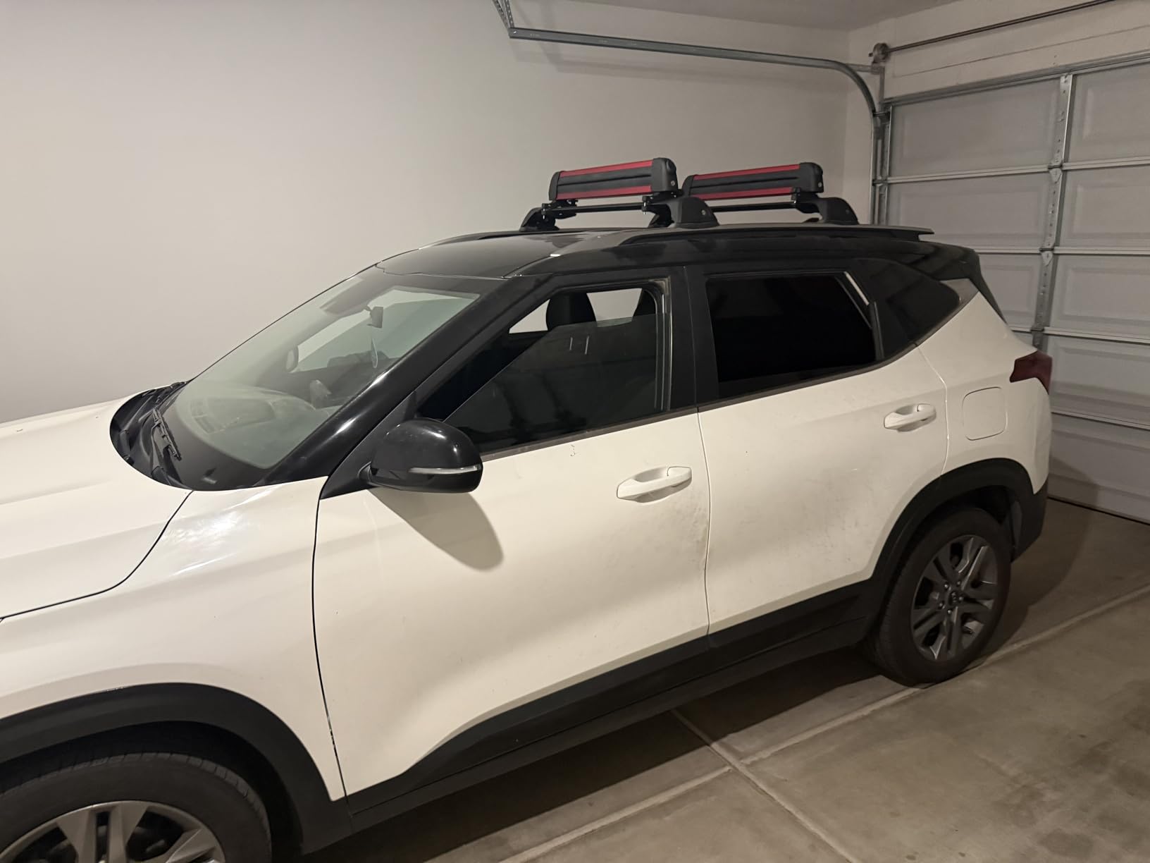 24.3 Inch Car Roof Ski & Snowboard Rack,Fishing Rod Rack, Fits 4 Pairs Skis or 4 Fishing Rods, with Anti-Theft Lock & TPV Rubber Padding, Fits Square/Round/Aero/Oval Cross Bars, Silver customer photo 1