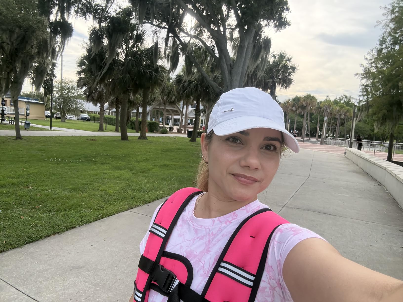 Zikopomi Weighted Vest Woman Man, 6lb/8lb/12lb/16lb/20lb/25lb/30lb Weight Vest with Reflective Stripes for Workout, Strength Training, Running, Fitness, Muscle Building, Weight Loss, Rucking Vest customer photo 1