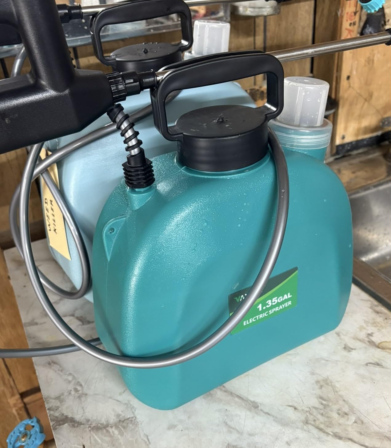 Battery Powered Sprayer 2 Gallon, 2026 Upgrade Electric Sprayer with 3 Adjustable Speed, Battery Indicator, 4 Mist Nozzles, Rechargeable Retractable Wand with Adjustable Shoulder Strap for Lawn Garden customer photo 2