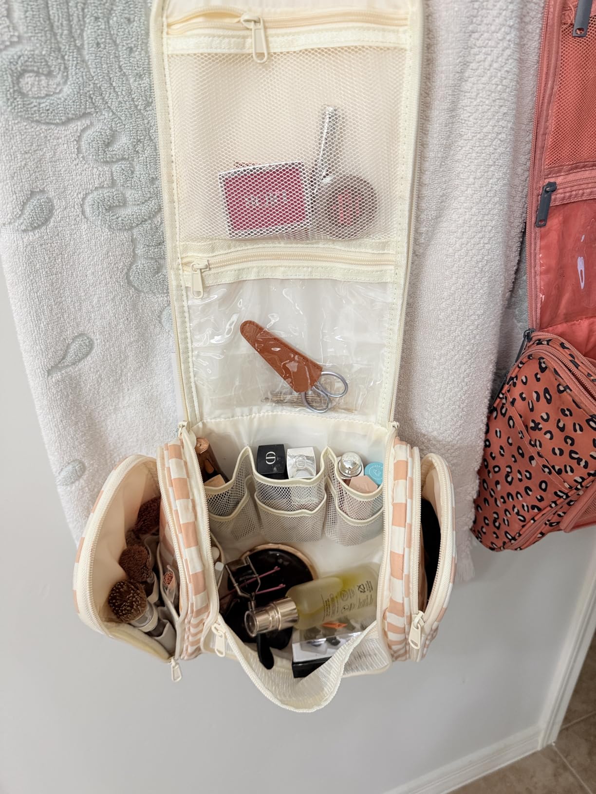 Narwey Hanging Travel Toiletry Bag for Women, Makeup Cosmetic Bag customer photo 2