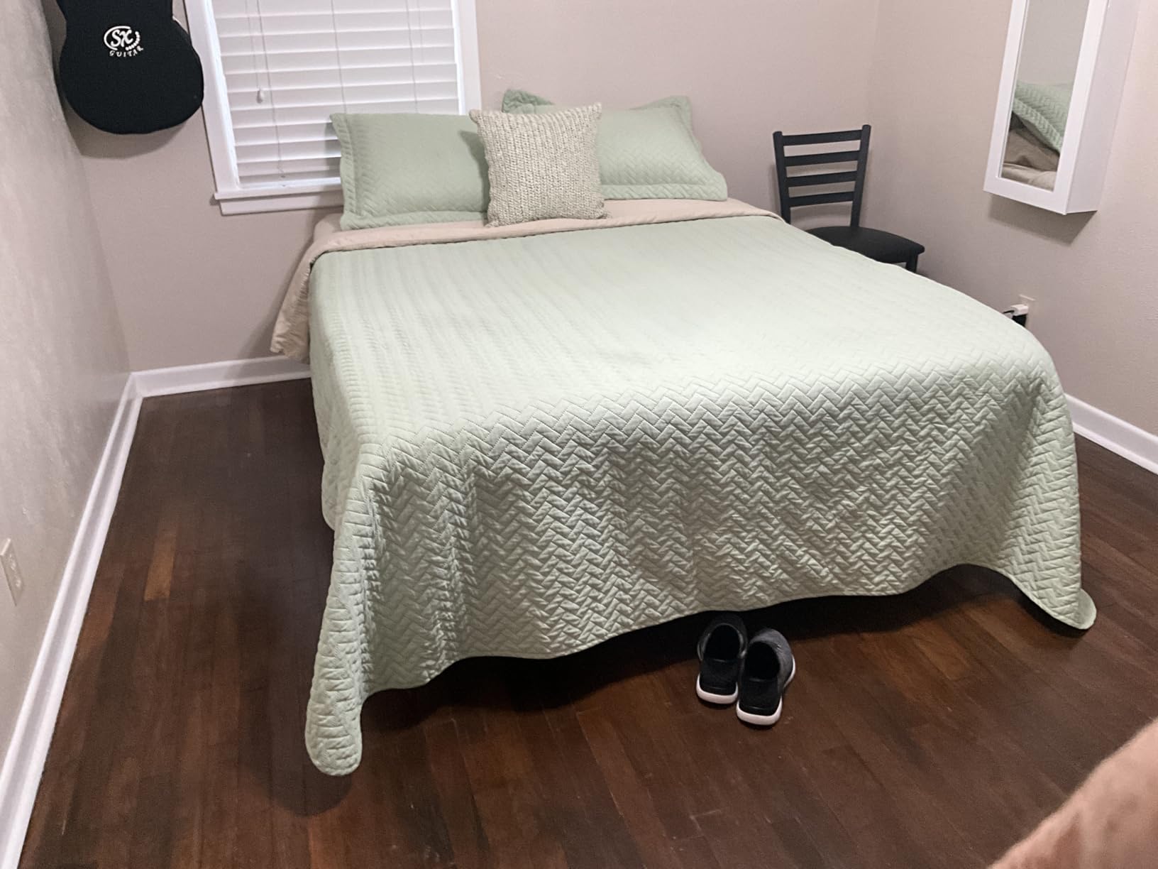 Queen Adjustable Bed Base Frame, Massage & Wireless Remote, Dual USB Ports,Ergonomic Upholstered Bed Frame, Lift Motor, Under Bed Lighting, Independent Head and Foot Tilt customer photo 2