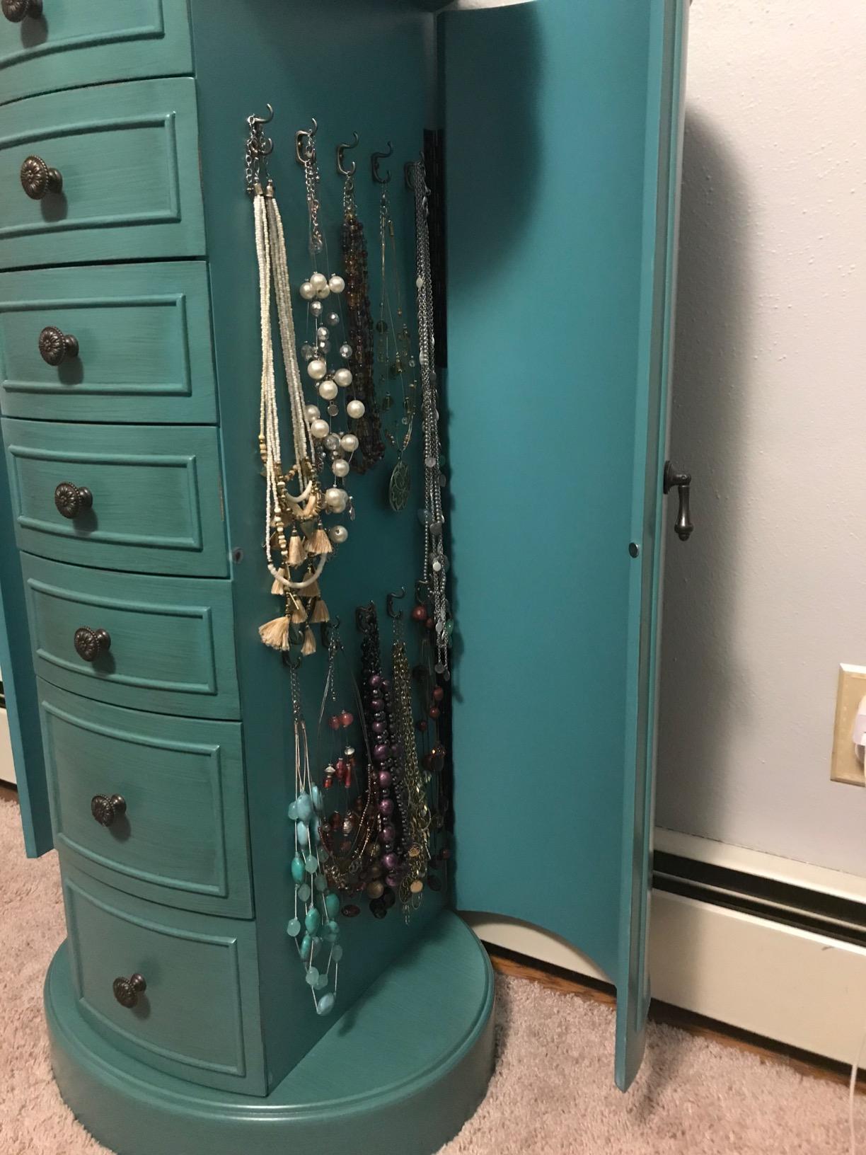 Hives and Honey Bailey Oval Standing Jewelry Armoire Cabinet, Jewelry Storage Organizer with Mirror Lid, Side Doors, 7 Drawers, Jewelry Chest, Jewelry Box for Necklaces, Earrings, Bracelets, Ivory customer photo 2