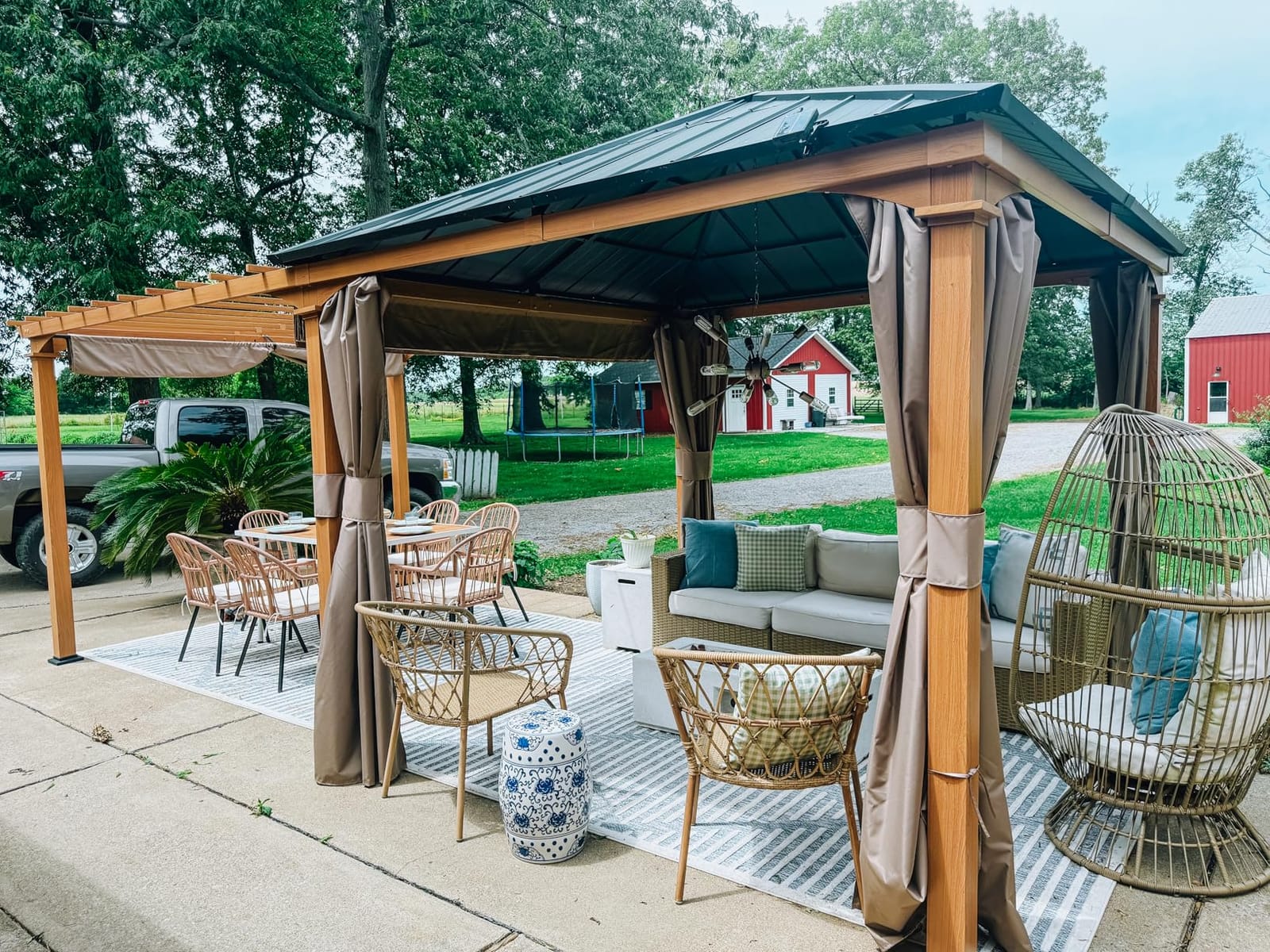 Modern Shade Outdoor Pergola 10x20 with Adjustable Textilene Shade customer photo 1