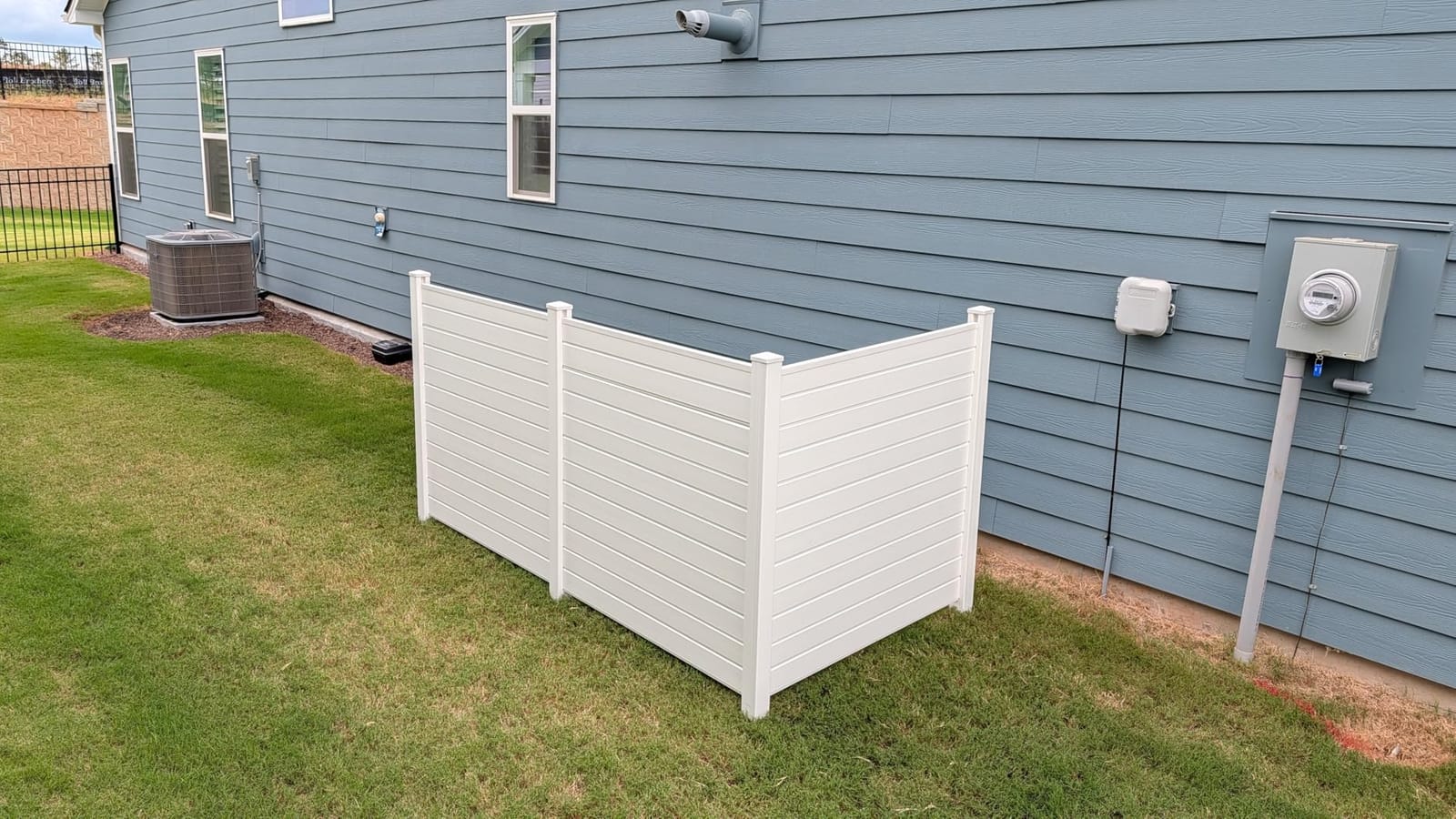 VEVOR Outdoor Privacy Screen 50in W x 50in H 3-Panel Air Conditioner Fence customer photo 2