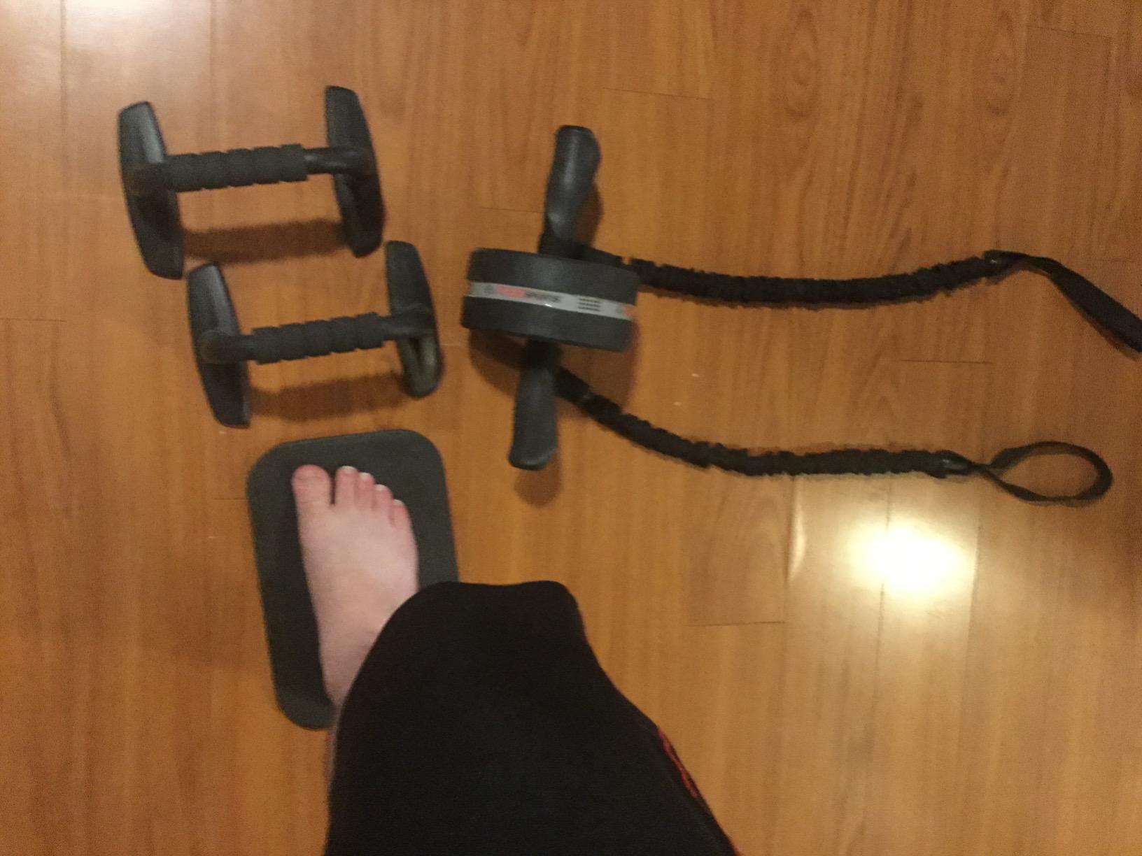 Ab Roller Wheel for Abs Workout with 2 Knee Pads for Home Gym customer photo 1