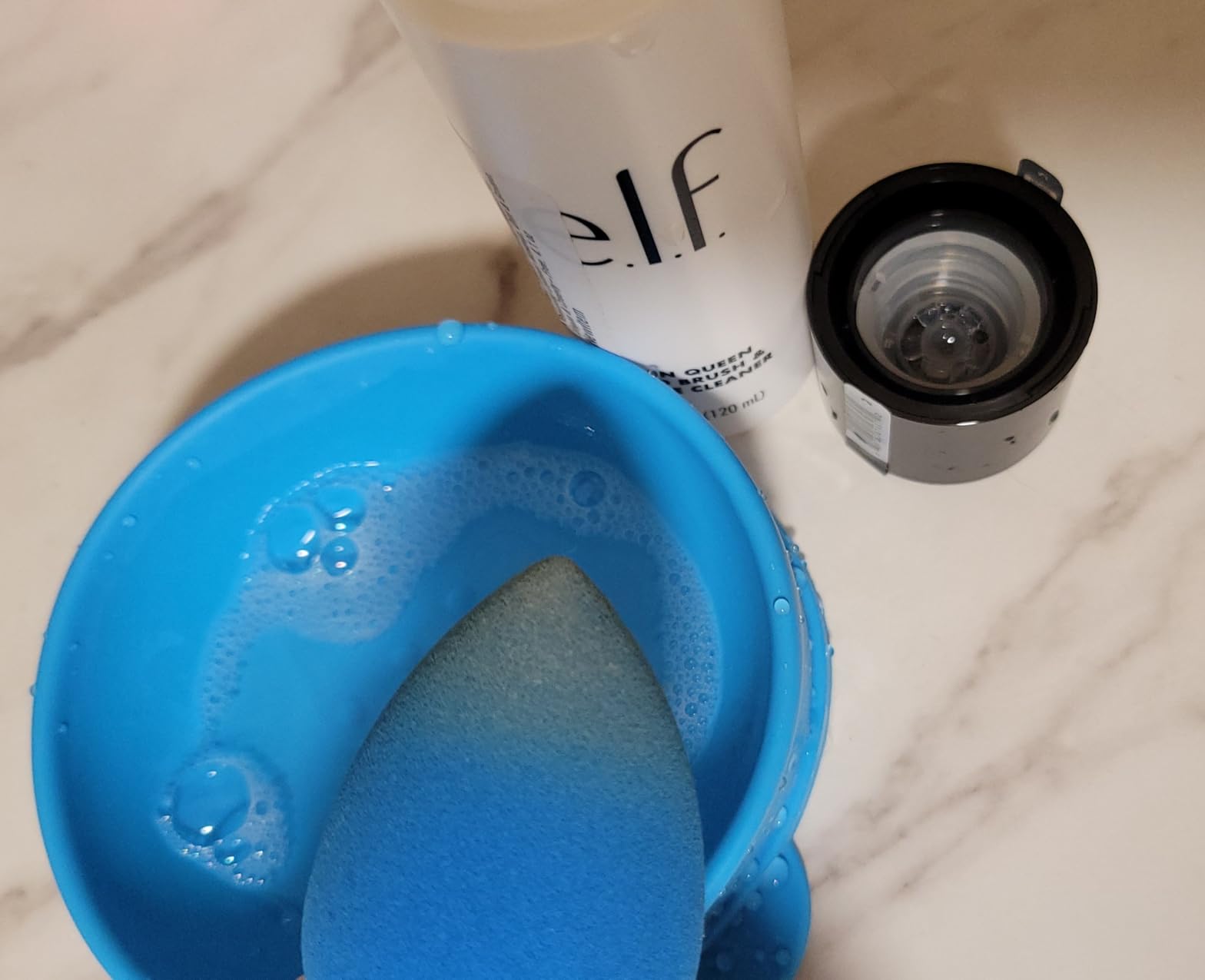 e.l.f. Clean Queen Liquid Brush & Sponge Cleaner, Gentle Foaming Cleaner For Removing Leftover Makeup, Dirt & Grime, Vegan & Cruelty-Free, 4.1 oz customer photo 1