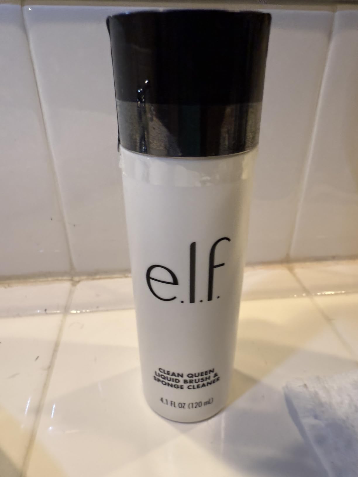 e.l.f. Clean Queen Liquid Brush & Sponge Cleaner, Gentle Foaming Cleaner For Removing Leftover Makeup, Dirt & Grime, Vegan & Cruelty-Free, 4.1 oz customer photo 2