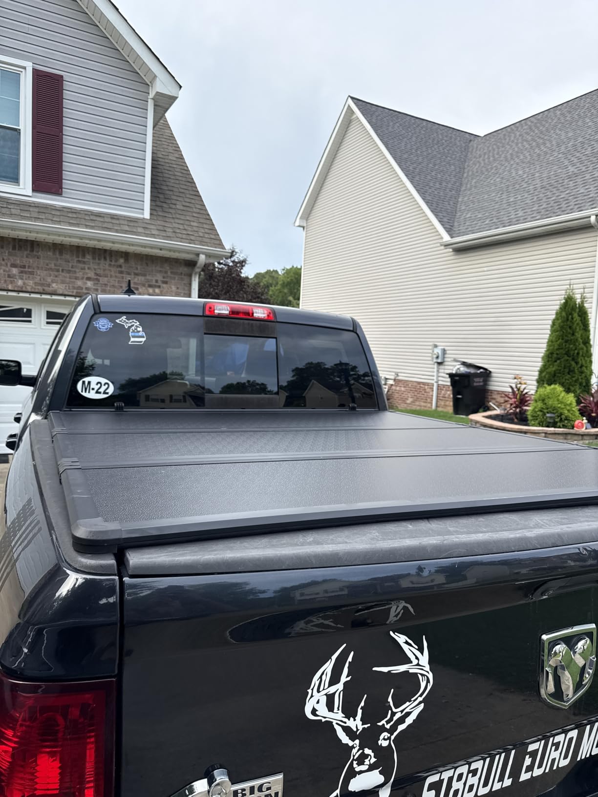 Hard Tri-Fold Truck Bed Tonneau Cover Compatible with 2009-2026 Dodge Ram 1500 & 2500 5.7ft Bed Without Ram Box (67.4