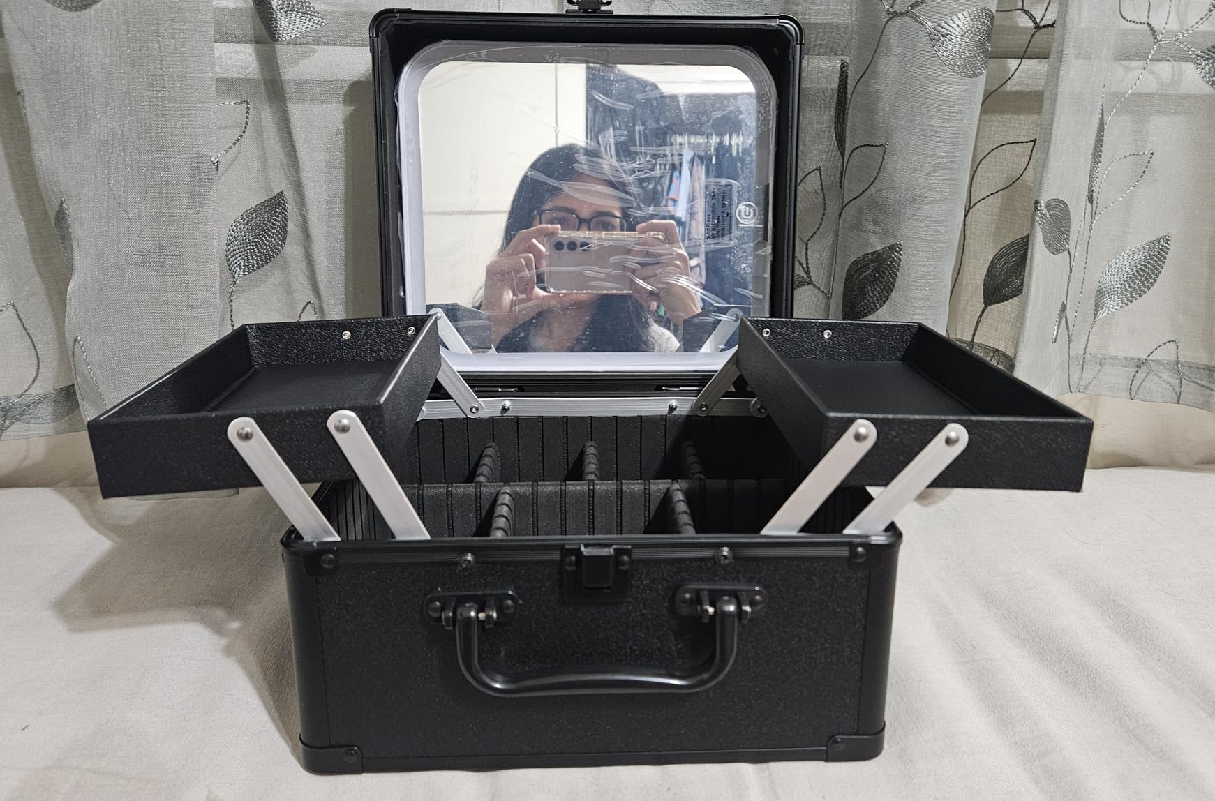 Chomeiu Hard Makeup Case with LED Mirror, Makeup Box Organizer with 2 Trays customer photo 1
