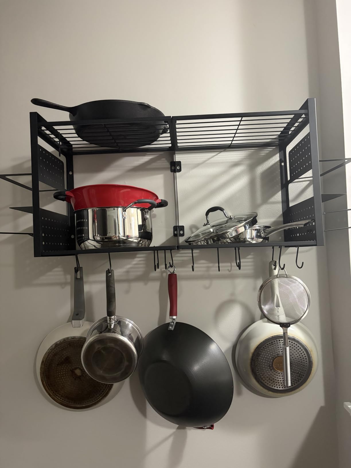 31 Inch Pot Rack Wall Mounted,3 in 1 Pots and Pans Organizer with 2 tier Kitchen Racks & Pot Lid Organizer Holder and 20 Hooks,Heavy Duty Hanging Pot Hanger for Kitchen Cookware, Utensils, Black customer photo 1