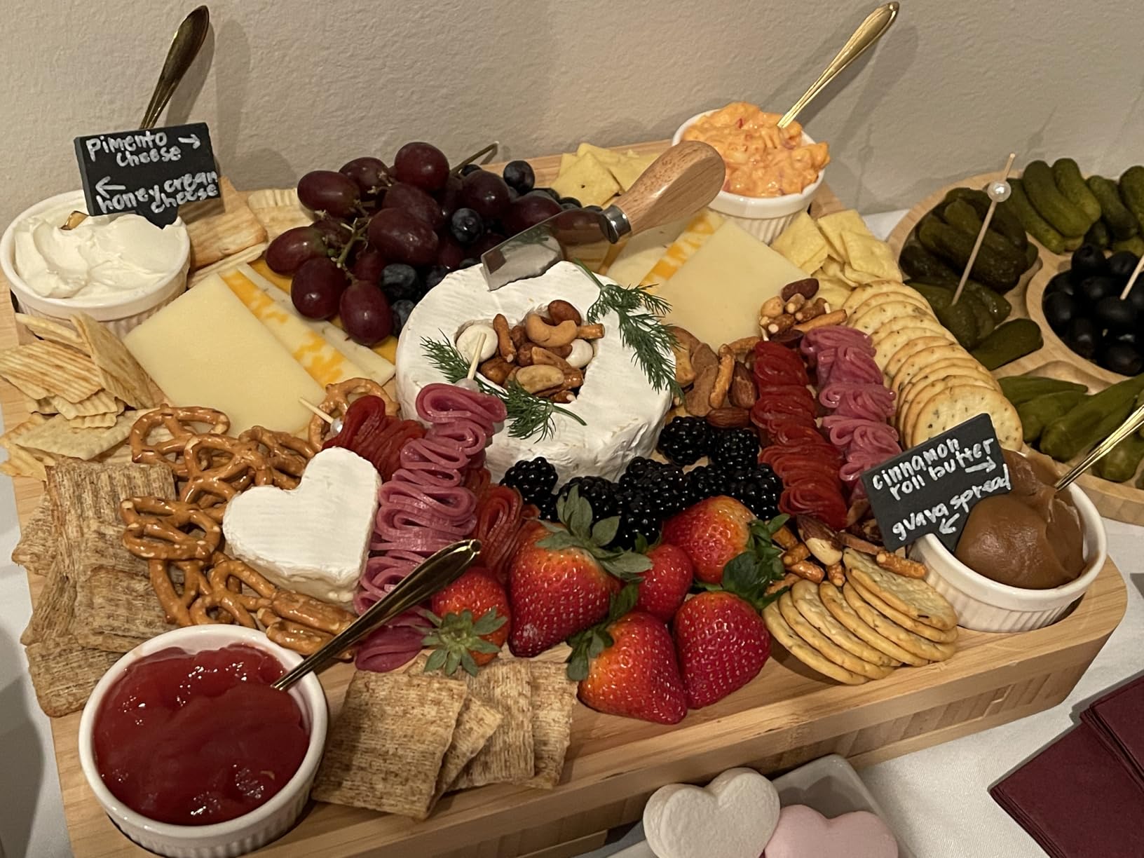 CAWIU Large Bamboo Charcuterie Board Set with Lid, Drawers, Black customer photo 2