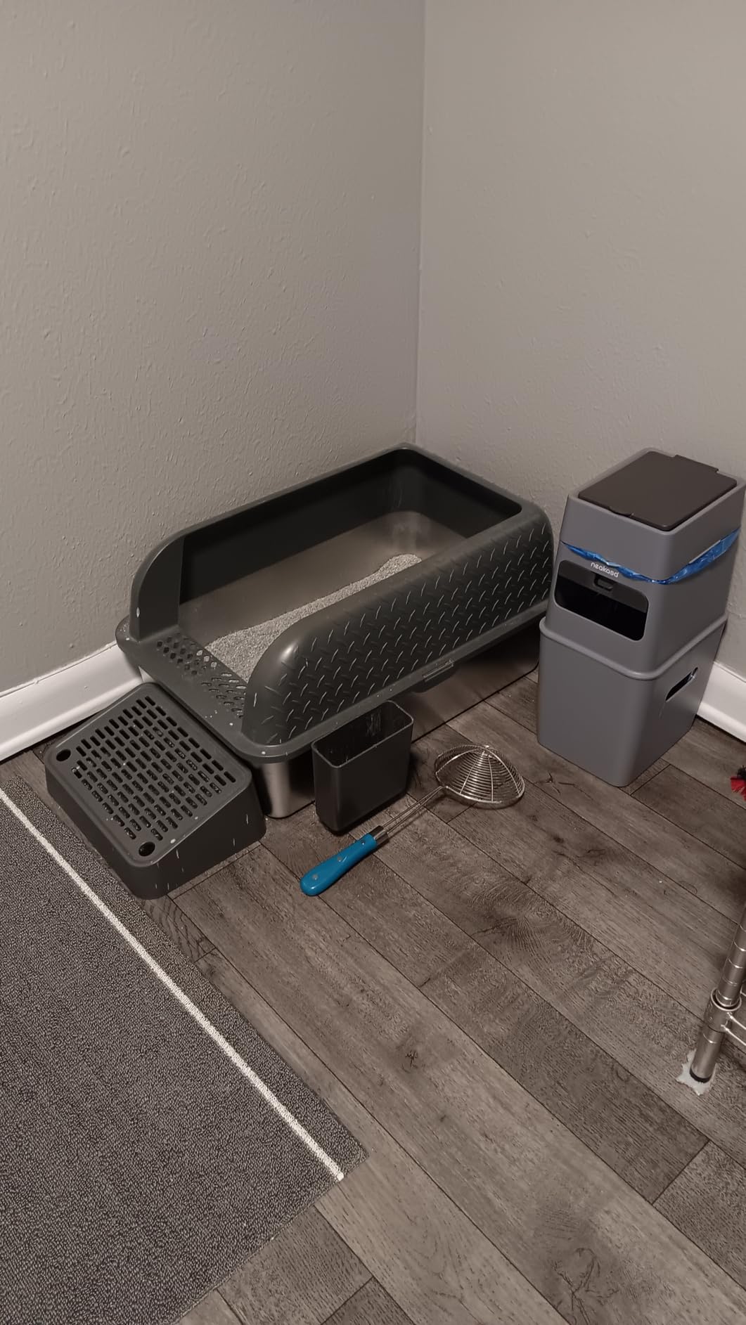 Neakasa PooGuard Litter Disposal Bin, 9.2L Trash Can for Cat Litter, Dog Waste & Diapers, with Viewing Window, Wider Opening, and 4-Month Refill Bag (White) customer photo 1