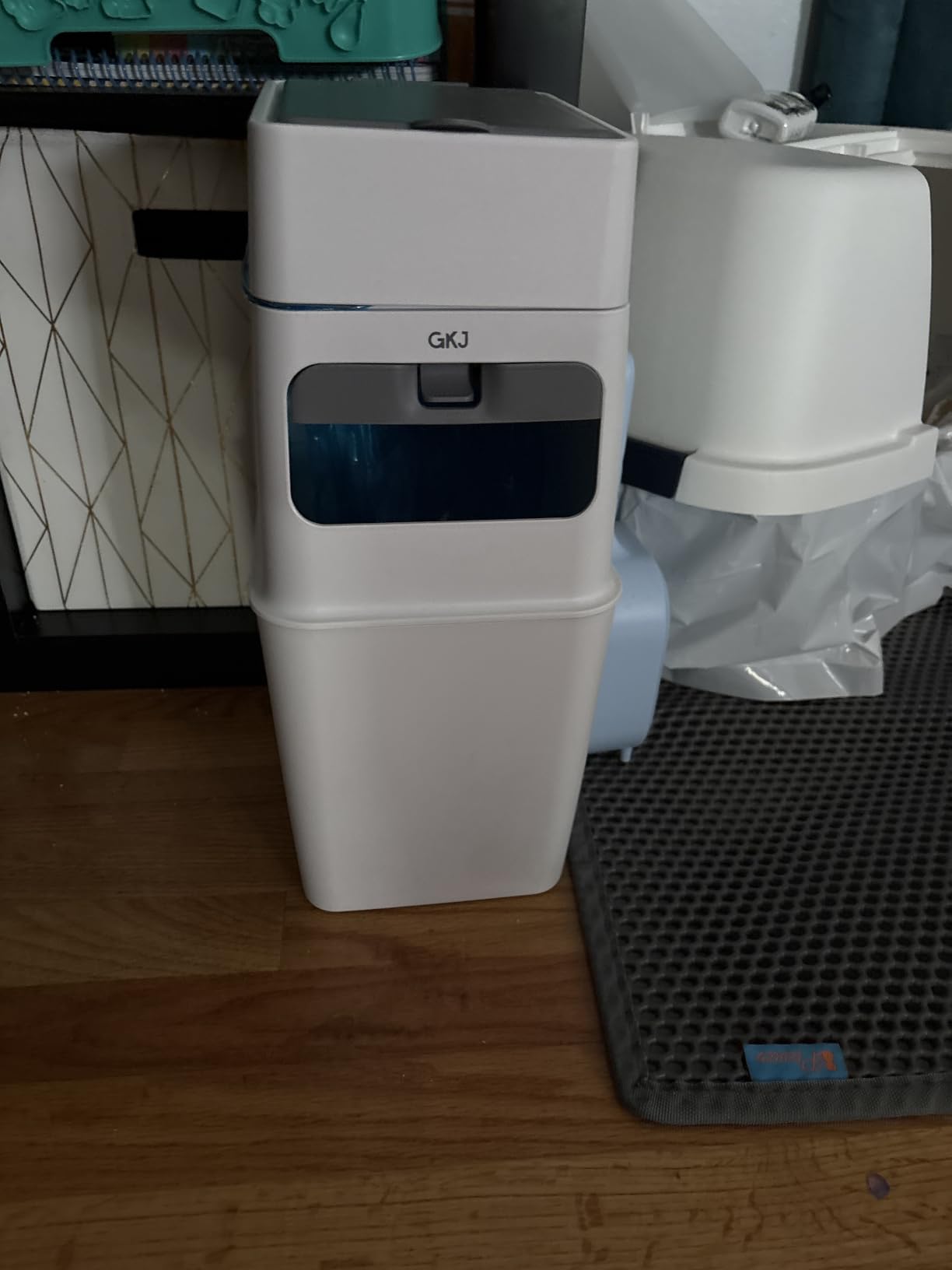 GKJ Cat Litter Box Waste Disposal System for Odor Control Cat Litter Trash Can | Includes 1 roll of 16 Easy Tear-Off Bags | Diaper Trash Can customer photo 2