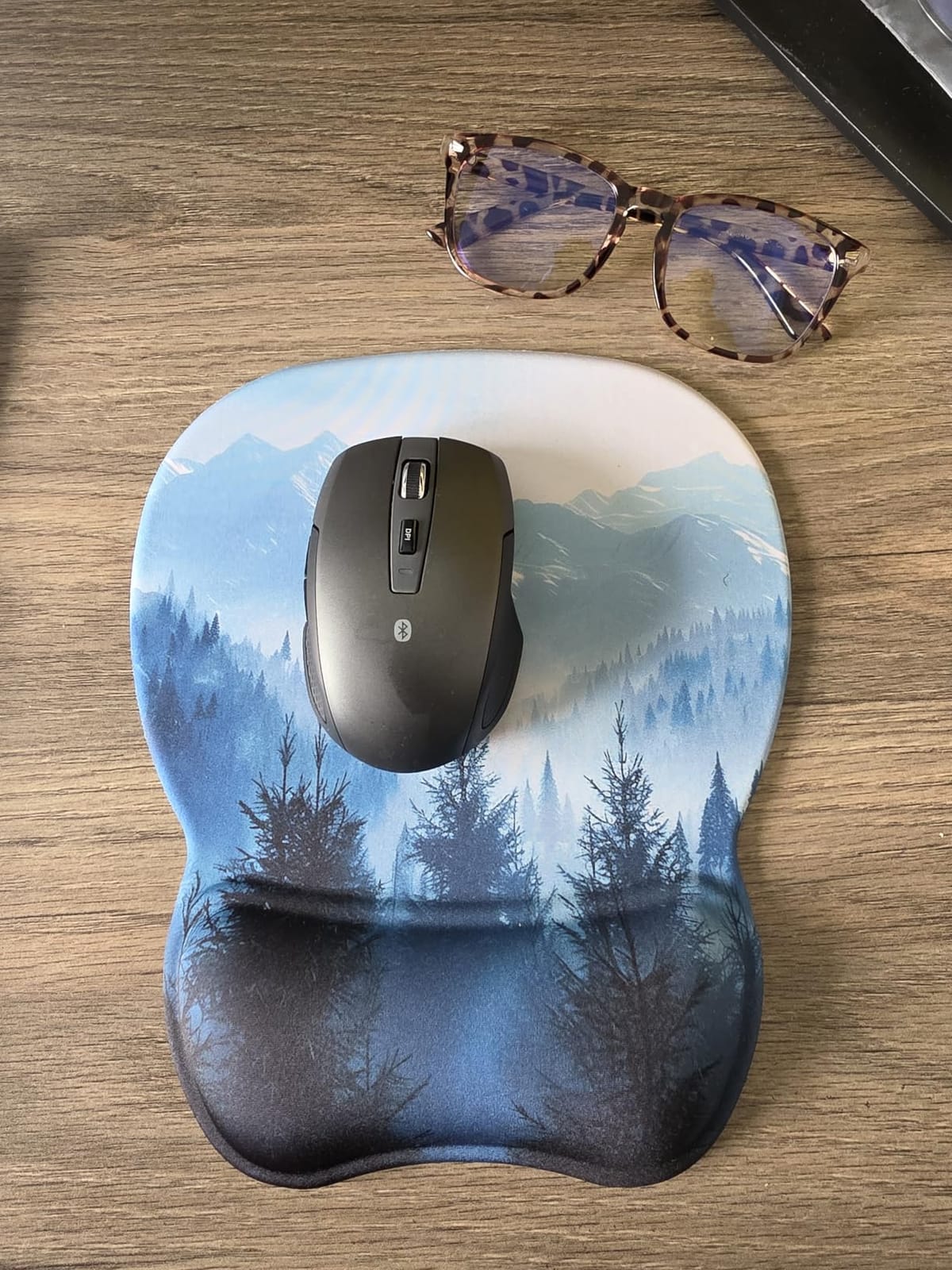 MROCO Ergonomic Mouse Pad with Gel Wrist Rest, 9.4 x 8.1 in, Cloud Forest customer photo 2