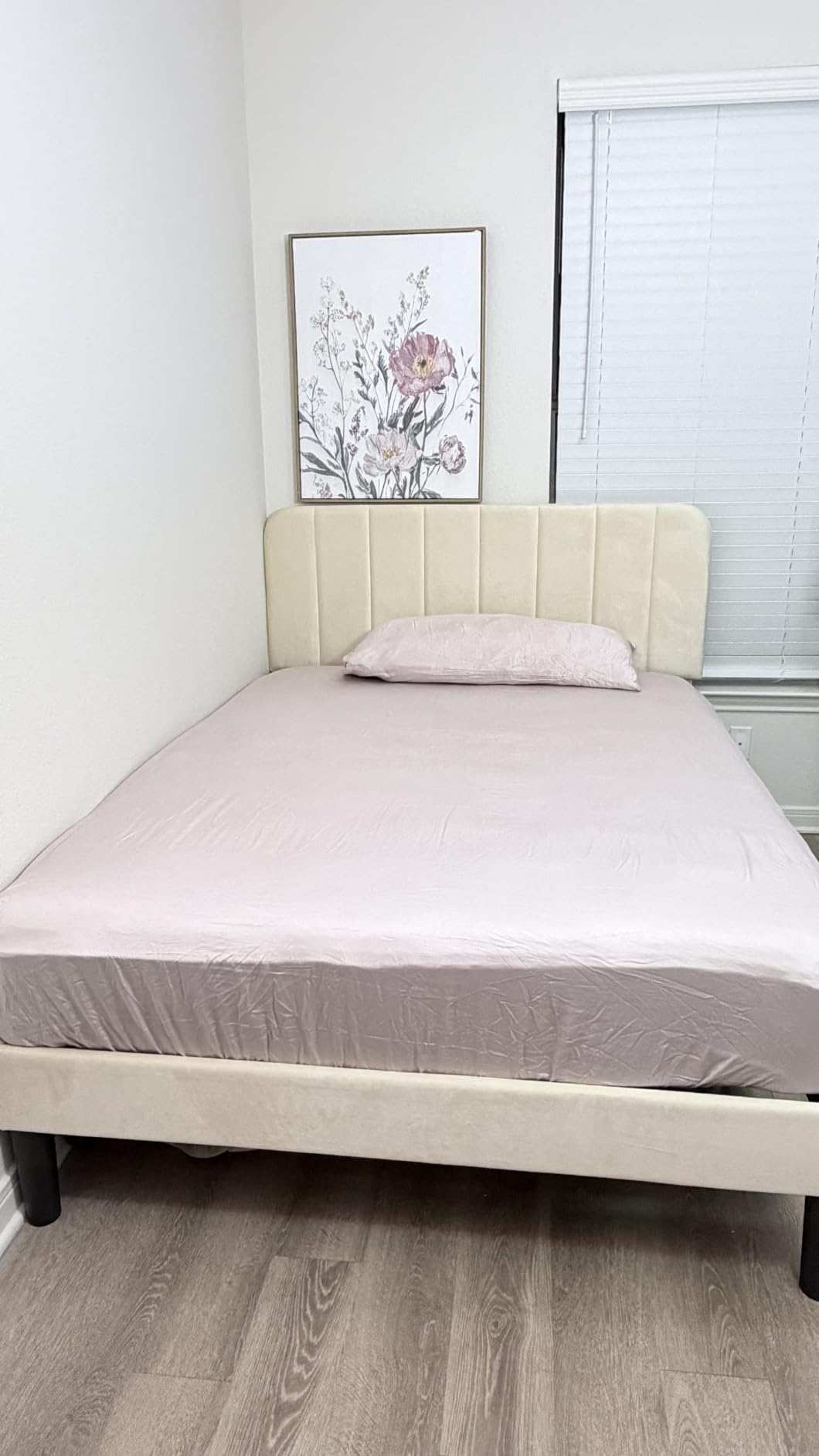 VECELO King Size Bed Frame with Upholstered Headboard, Velvet Platform Bedframe Mattress Foundation, Strong Wood Slat Support, No Box Spring Needed,Velvet Beige customer photo 2