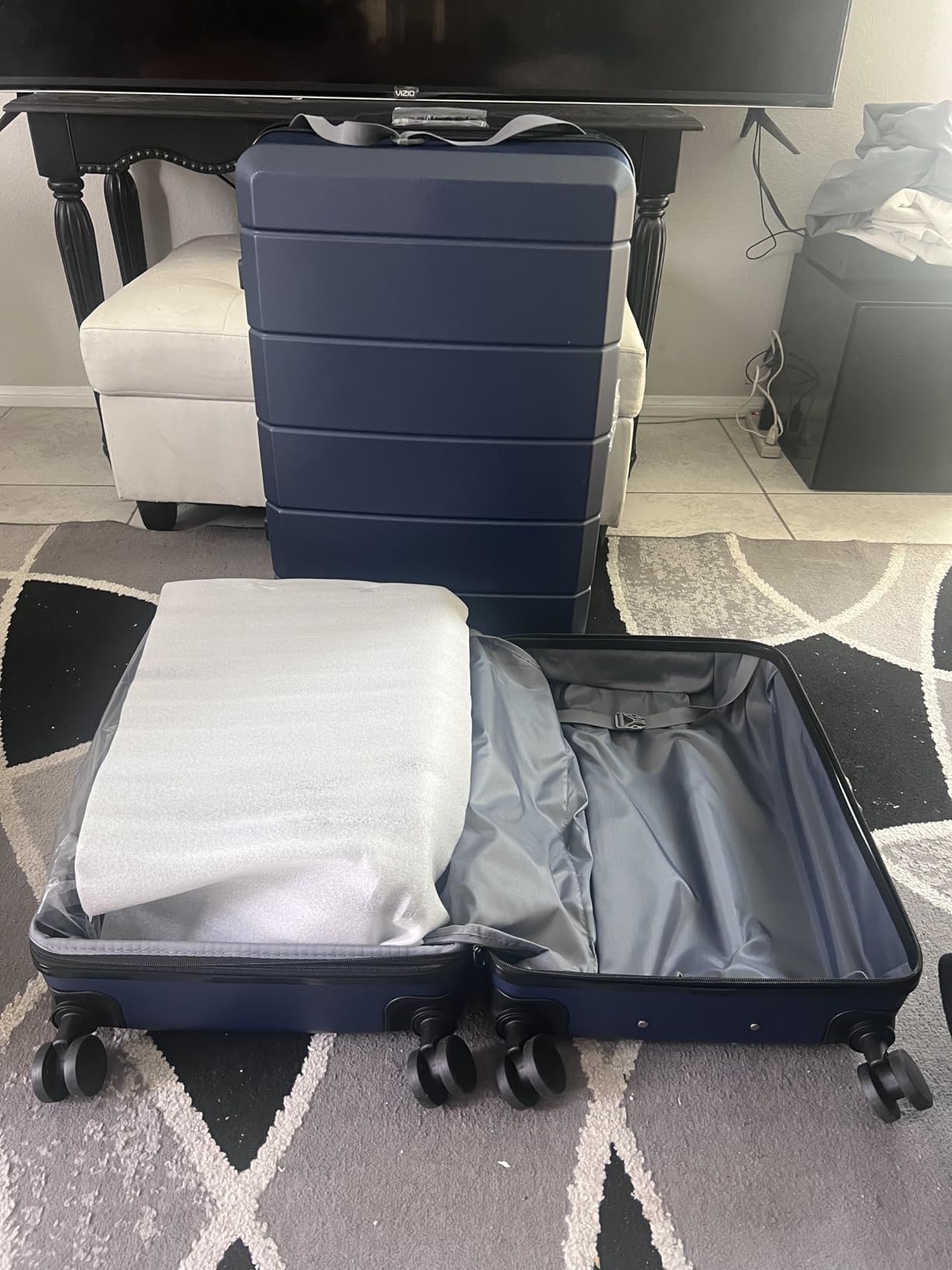 YOETEY Luggage Sets 3 Piece, Expandable Hardshell Suitcase with TSA Lock & Silent Spinner Wheels, Lightweight Hardside Travel Suitcase Set for International Trips (20/24/28 in, Black) customer photo 1