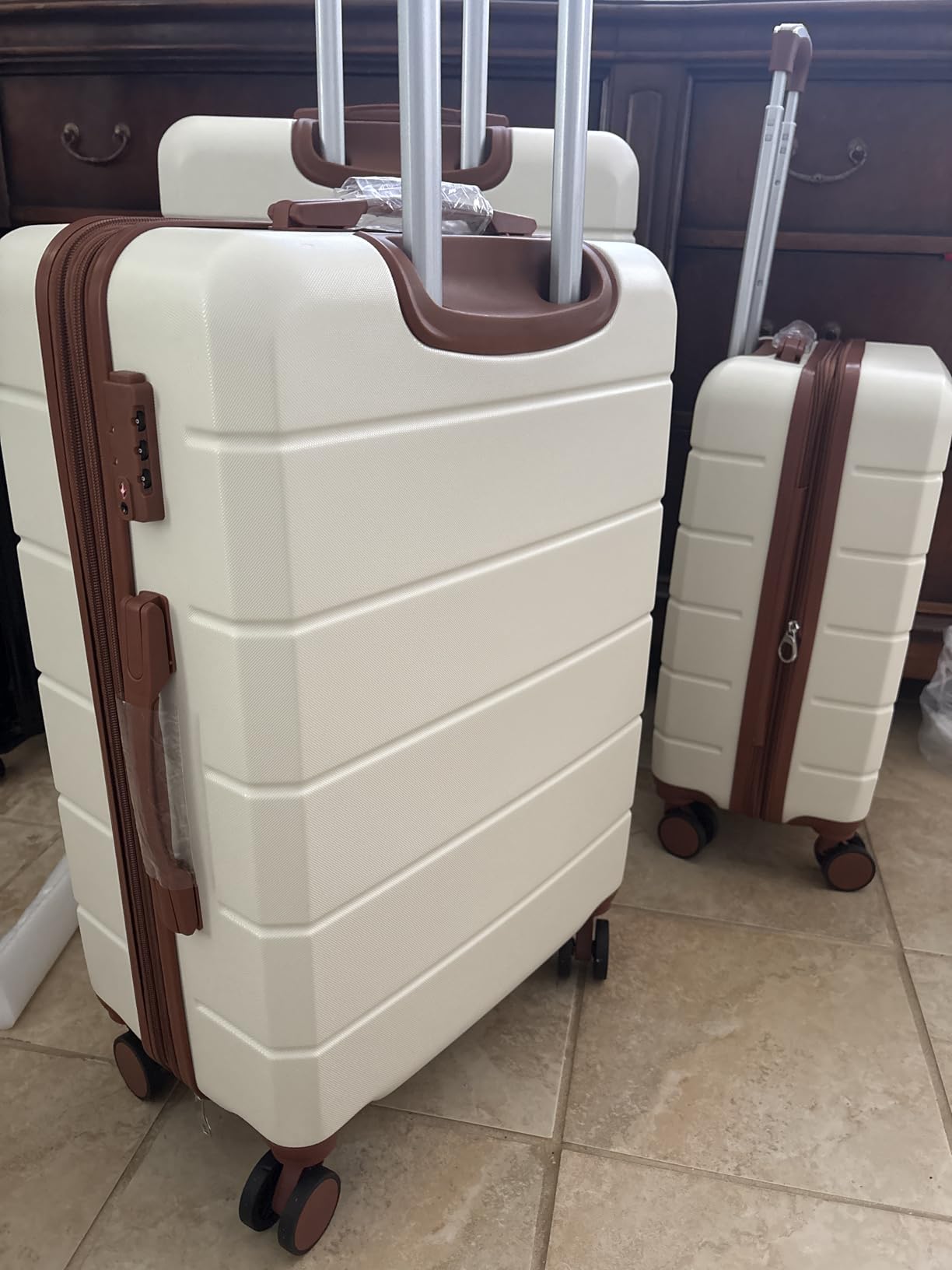 YOETEY Luggage Sets 3 Piece, Expandable Hardshell Suitcase with TSA Lock & Silent Spinner Wheels, Lightweight Hardside Travel Suitcase Set for International Trips (20/24/28 in, Black) customer photo 2