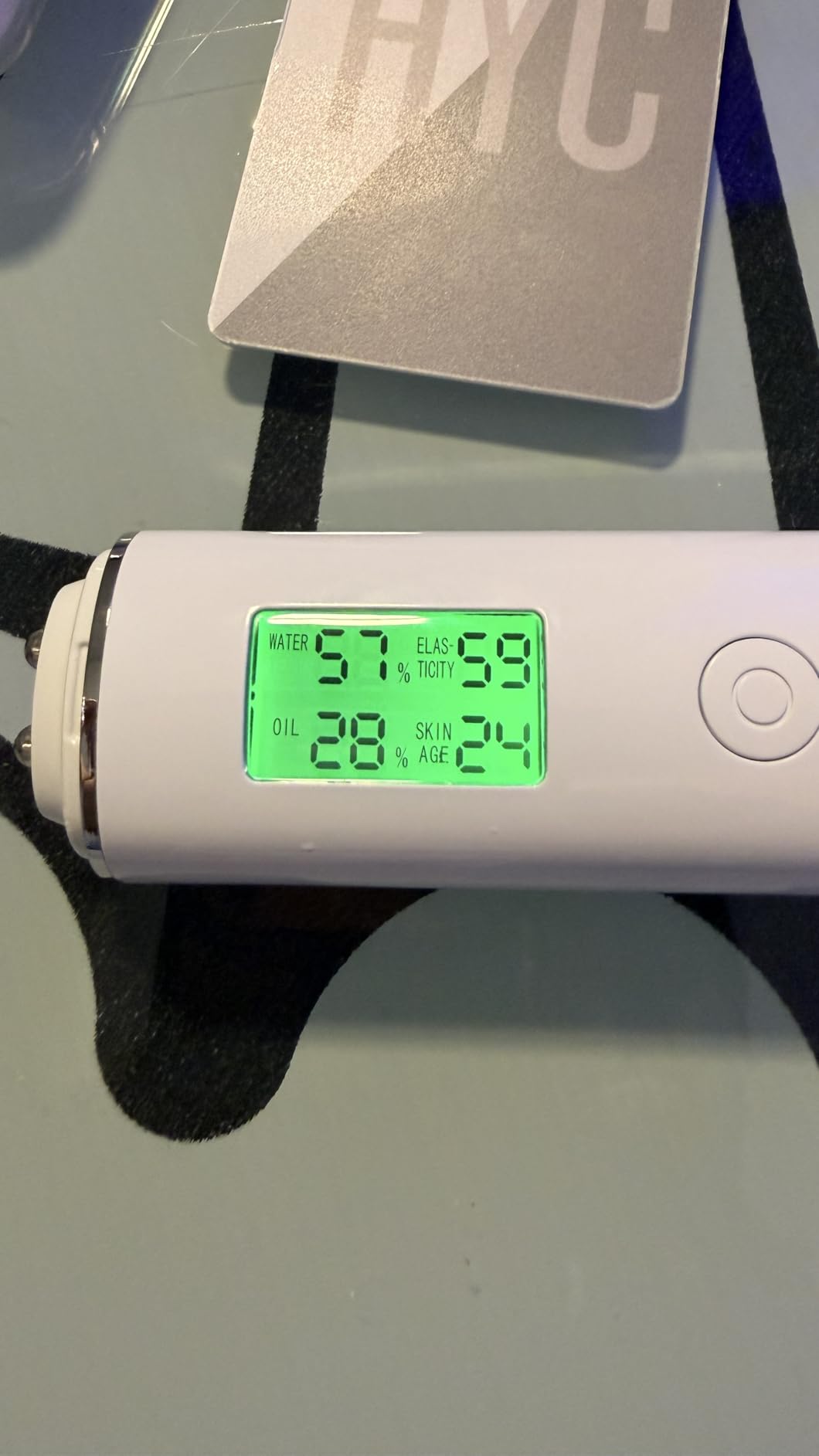 Professional Skin Moisture Tester, Digital Facial Oil Detector, High Precision Skin Hydration Analysis Meter, Hydration monitor,Portable Skin Analyzer with LCD Display & Fluorescent Agent Detection customer photo 1