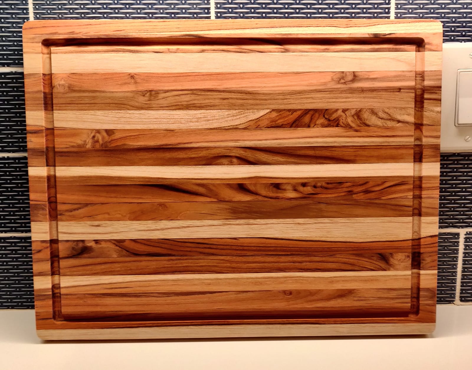 SHUMARU Mahogany End Grain Cutting Board, 17×13×1.6 in – Handmade Butcher Block, Knife-Friendly, Juice Groove, Non-Slip Feet customer photo 1