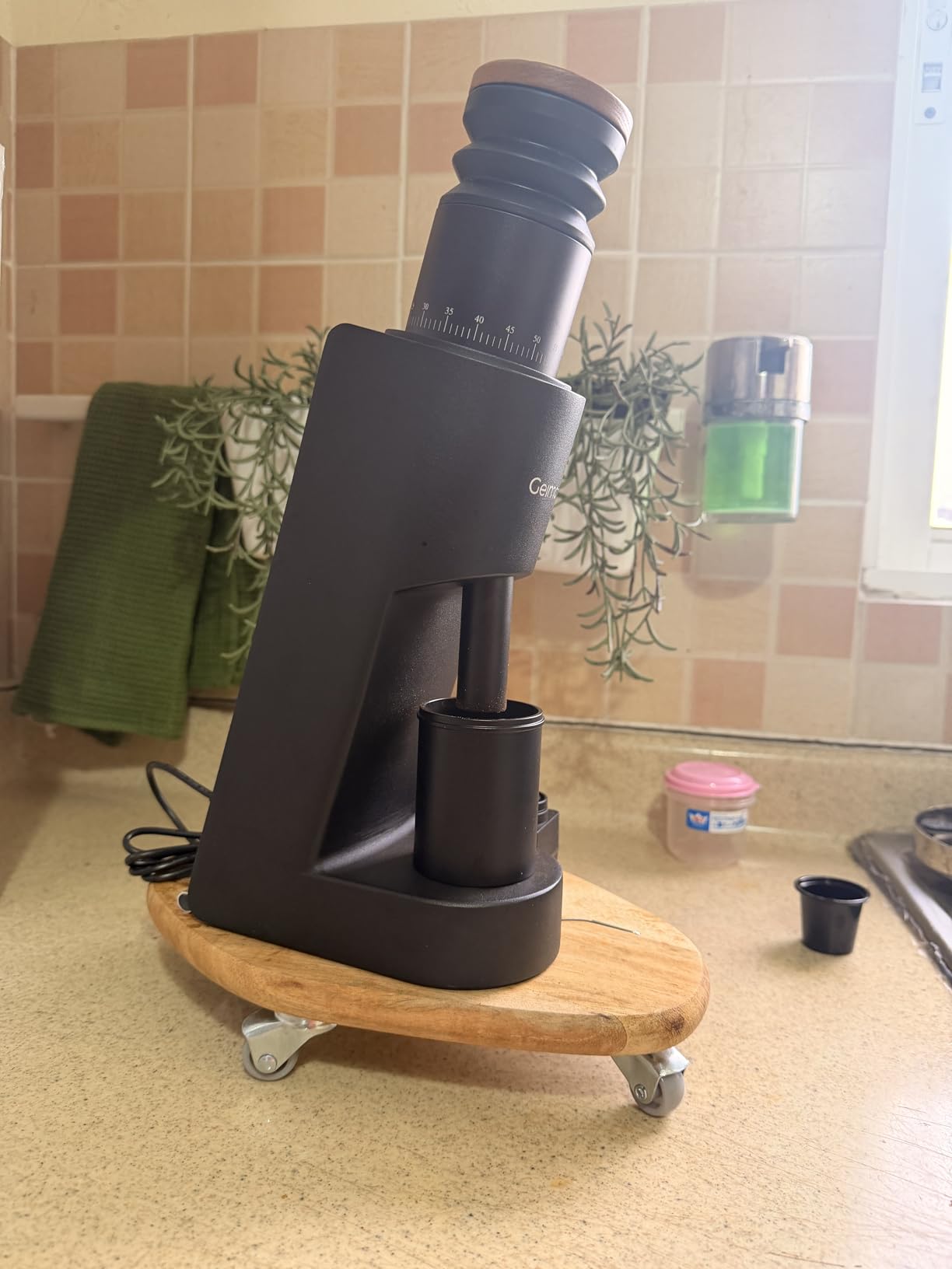 Single Dose Coffee Grinder,Wirsh Geimori GU38 Coffee Grinder with 38mm 6-Core Stainless Steel Conical Burr, 0.01mm Stepless Adjustment, Low Retention Espresso Grinder with Magnetic Dosing Cup,White customer photo 2