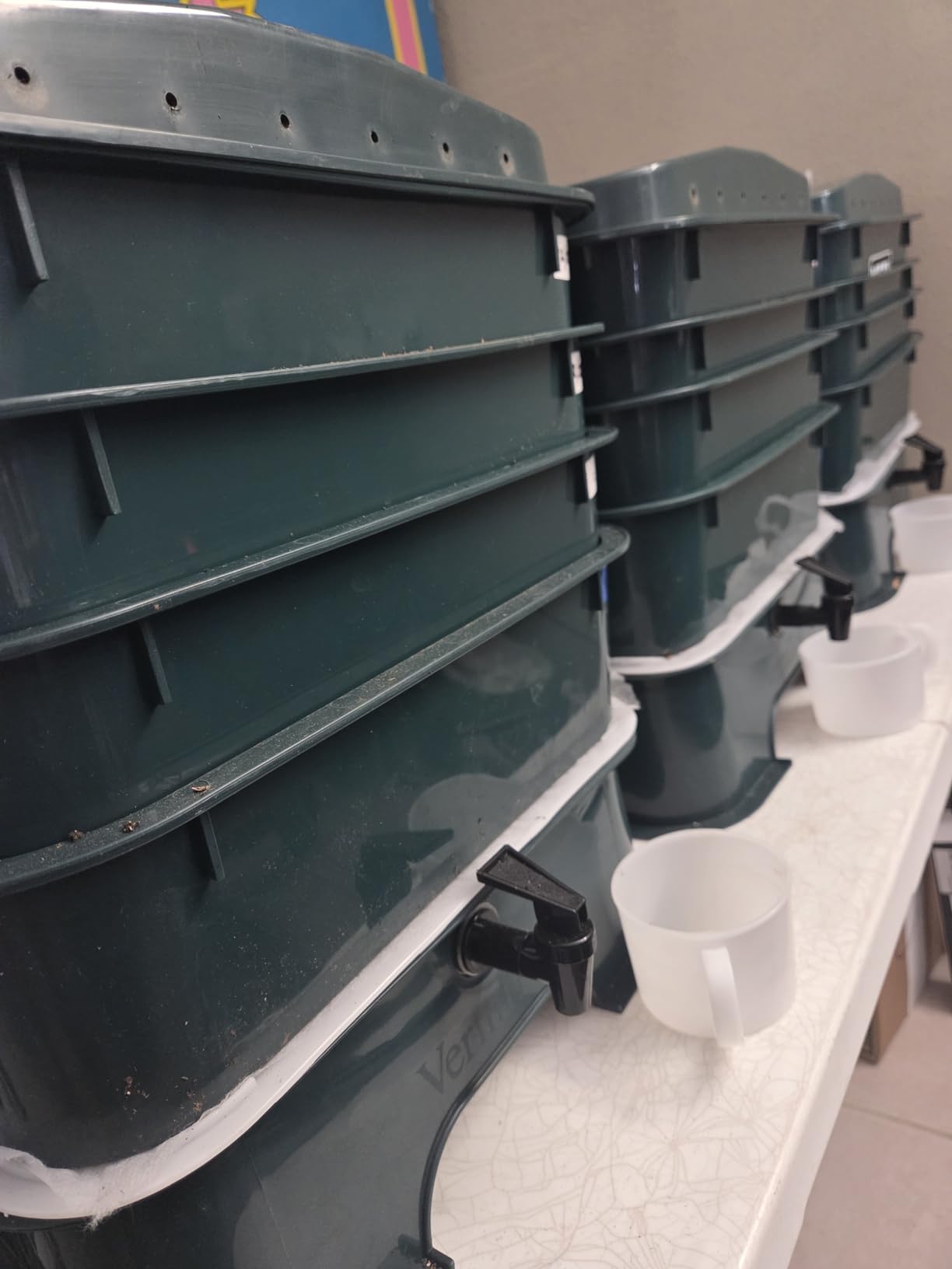 The Original VermiHut® Plus 5-Tray Worm Composter – Indoor & Outdoor Vermicomposting Bin | Sustainable Design for Food Waste Recycling- Black customer photo 1