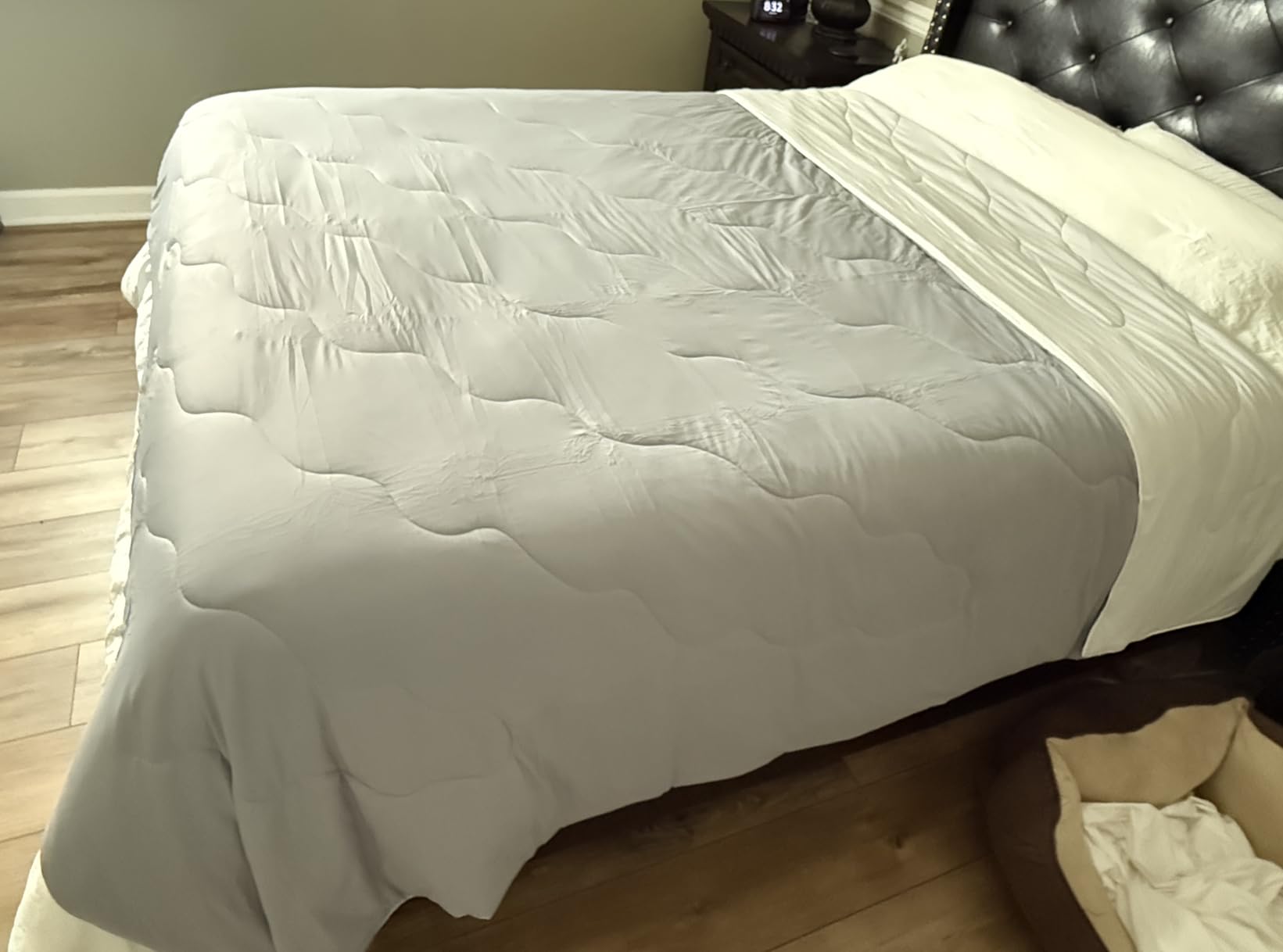 Cooling Blanket for Hot Sleepers & Night Sweats – Cooling Comforter, Breathable Lightweight Double-Sided Summer Bedding, Breathable Soft All Season (Frosty Light Grey, Queen(90
