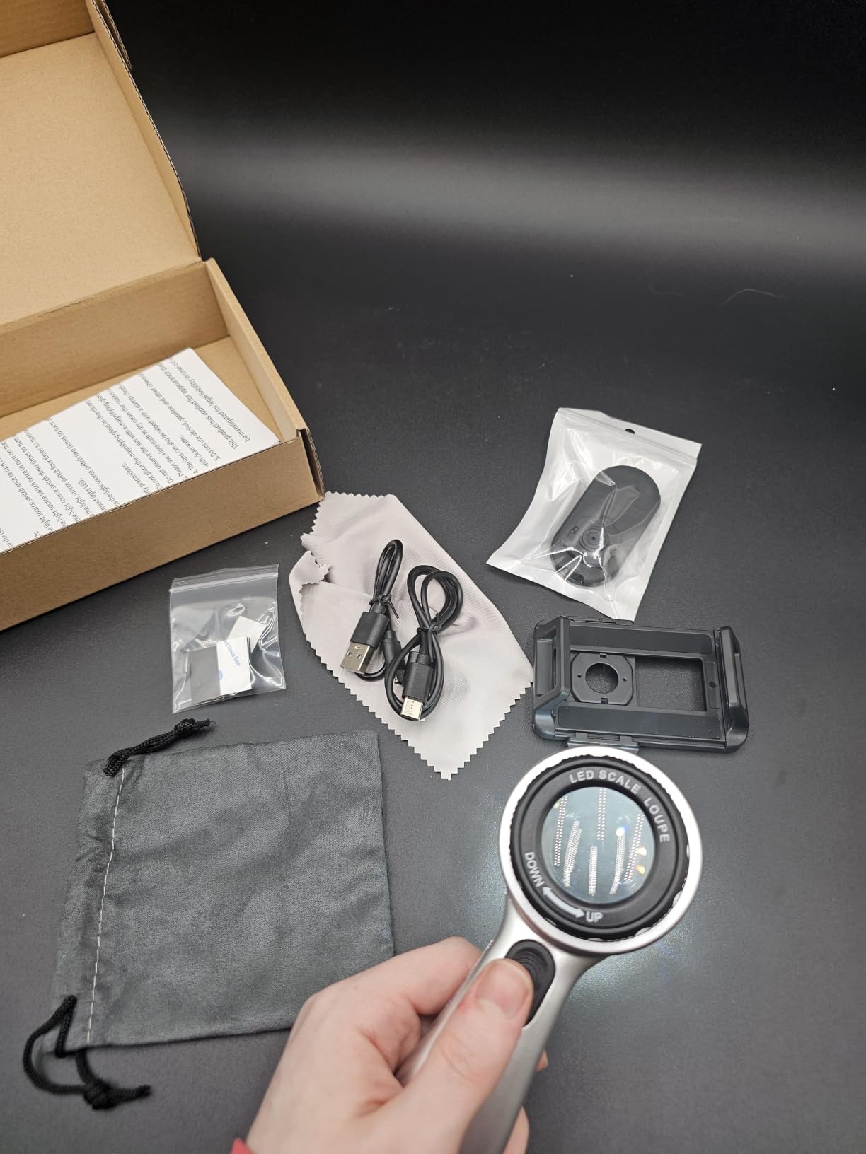 Dermatoscope, Rechargeable Polarized Skin Analyzer, 30X200X Mag customer photo 1