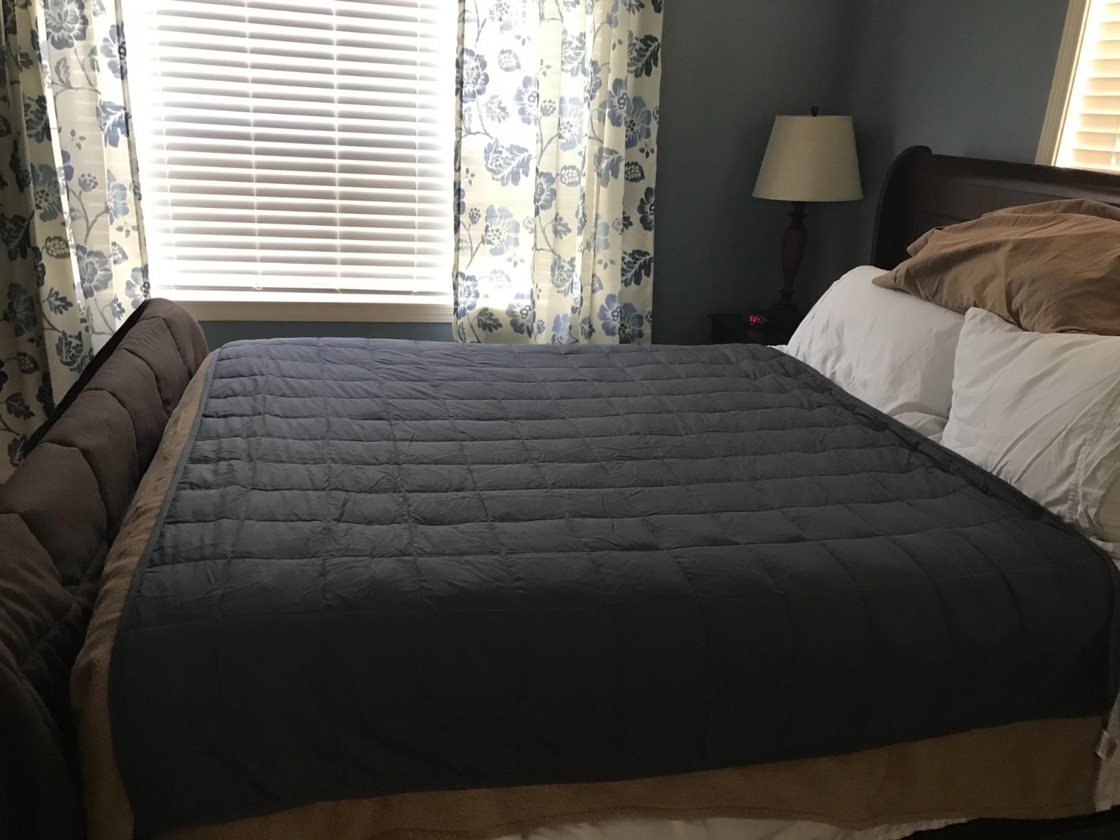 Smart Queen Weighted Blanket for Adults 60” x 80” with Box 20lbs customer photo 2
