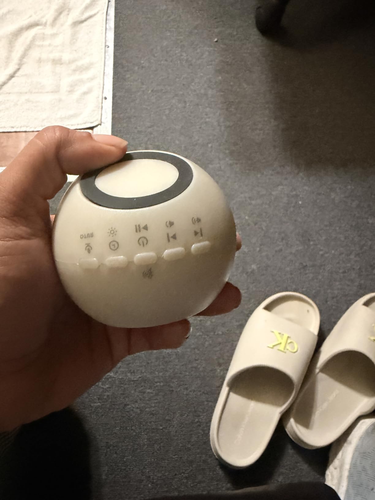 CHICWAY Portable Sound Machine with AI Cry Detection White Noise Machine customer photo 1