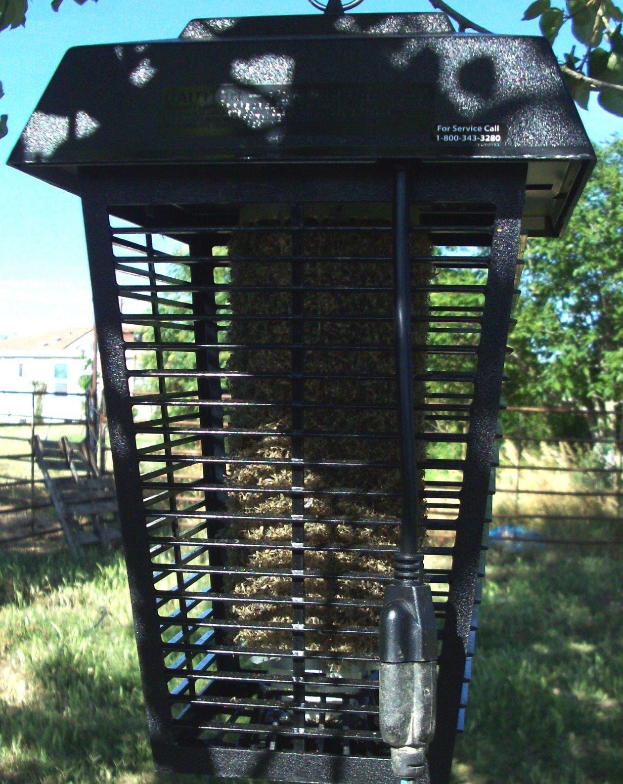 Flowtron Bug Zapper, 1.5 Acre Outdoor, Two 40W UV Bulb, 5600V Zap, Black customer photo 2