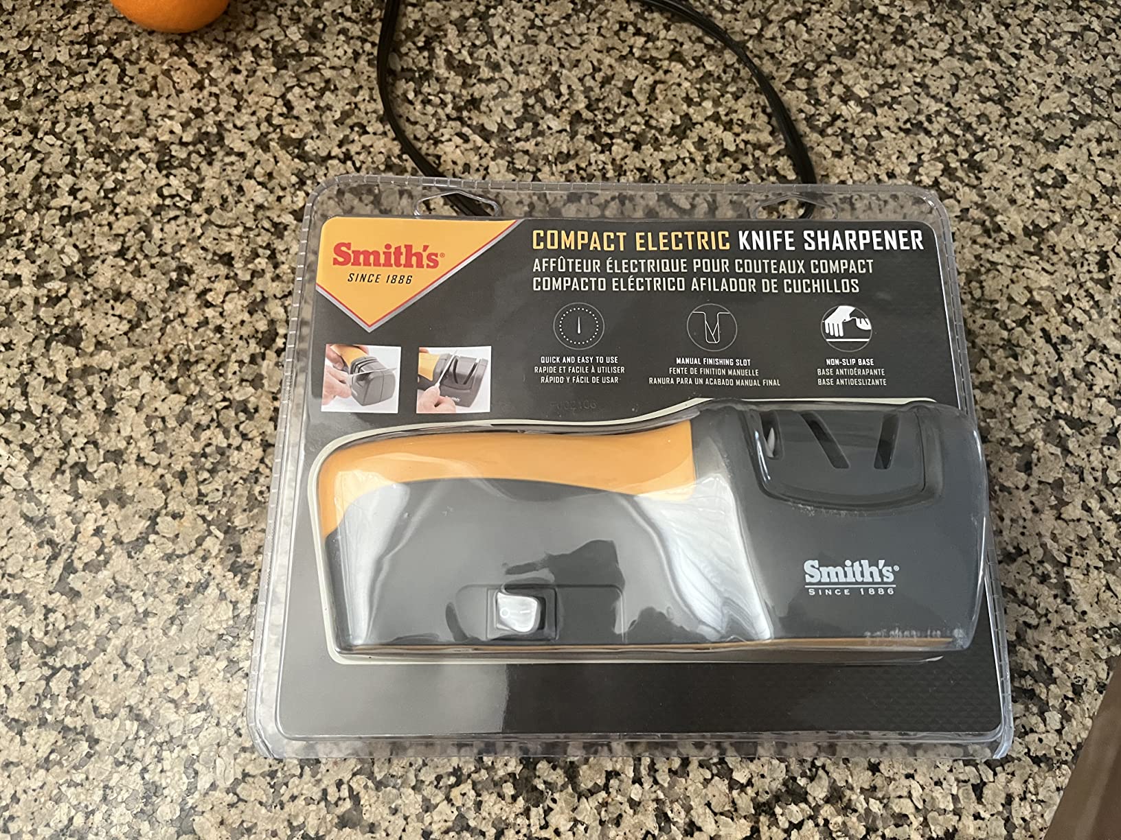 Smith’s 50029 Compact Electric Knife Sharpener , Stainless , Kitchen Knife 2 Stage Sharpener , Electric & Manual , Blade Guide , Quick Sharpening & Polishing , Straight Edge Blades , Handheld 120 V customer photo 1