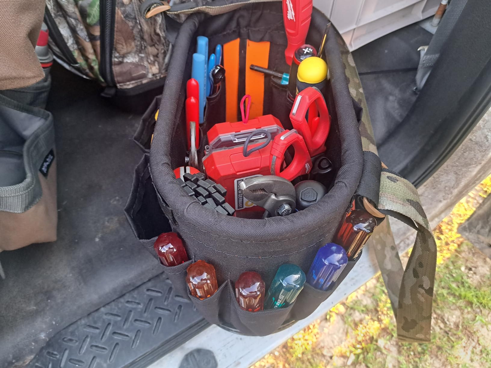 Klein Tools 5144BHB14OS Hard-Body Bucket, Aerial Oval Tool Bucket with Drain Holes, 29 Pockets customer photo 1