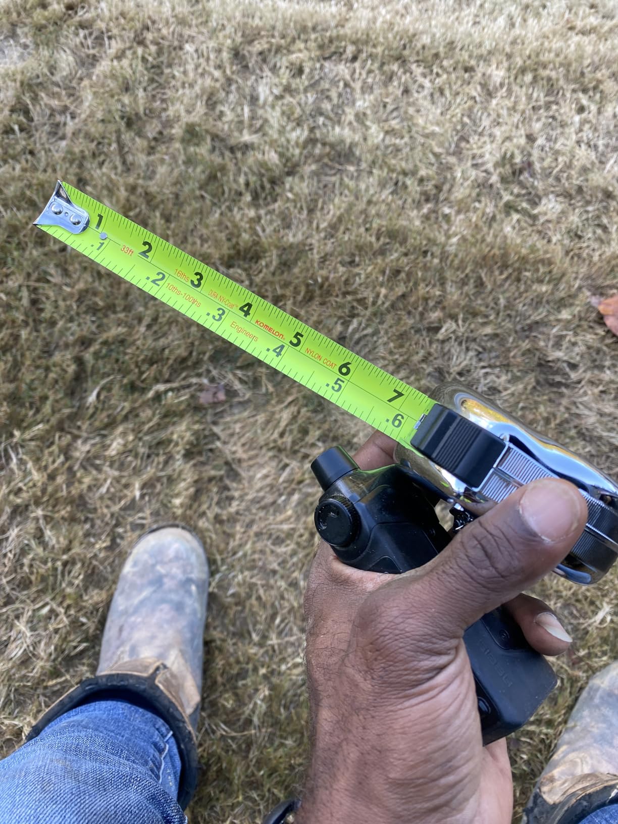 Komelon 433IEHV High-Visibility Professional Tape Measure both Inch and Engineer Scale Printed 33-feet by 1-Inch, Chrome customer photo 1