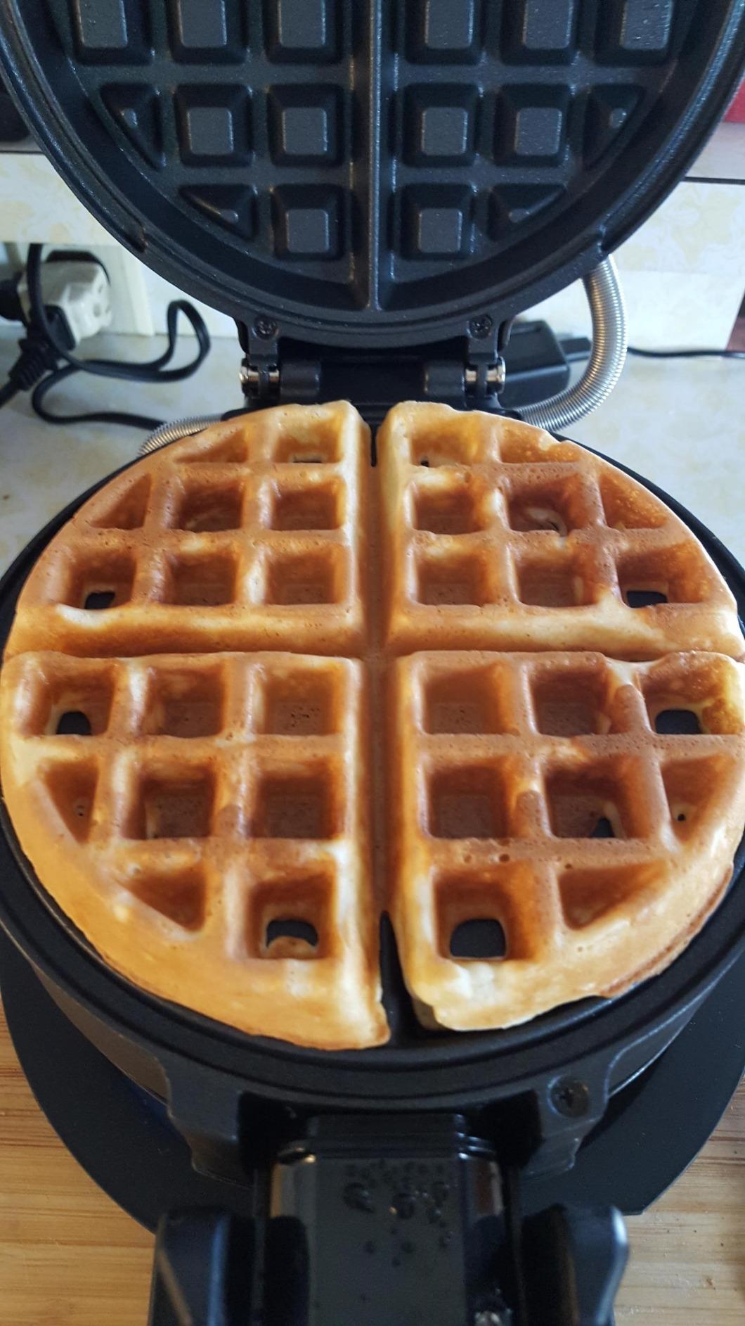 BLACK+DECKER Rotating Belgian Waffle Maker customer photo 1