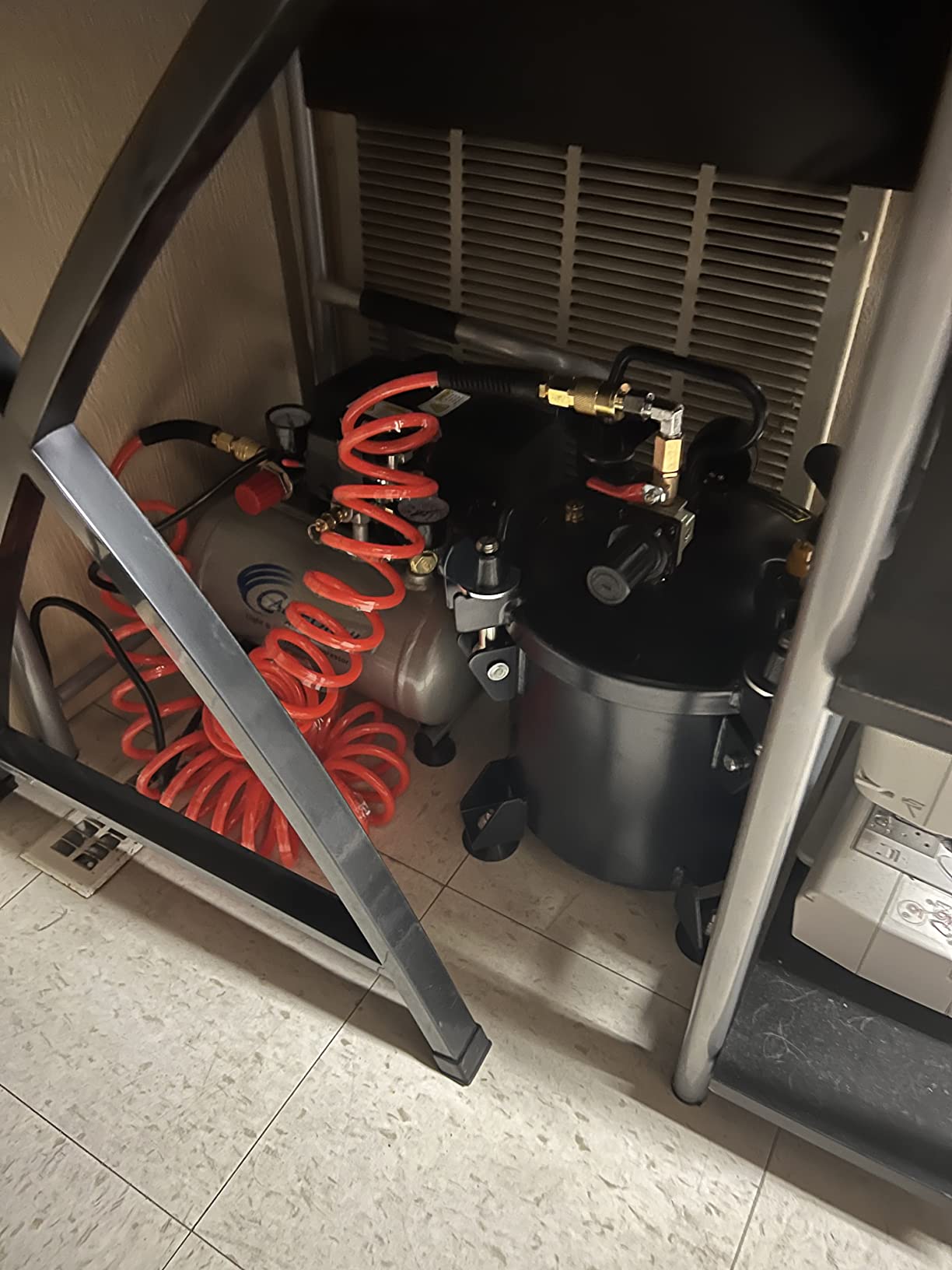California Air Tools CAT-1P1060S Light & Quiet Portable Air Compressor, Lightweight, Ultra Quiet, Oil-Free, 1 Gallon Steel Tank, .6 HP, 56 dBA Noise Level, Silver customer photo 1