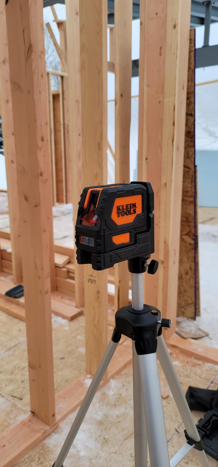 Klein Tools 93LCLS Self-Leveling Class II (≤ 1mW) Laser Level with Bright Red Cross Lines and Plumb Spot, Magnetic and Ceiling Clamp Mounting customer photo 1