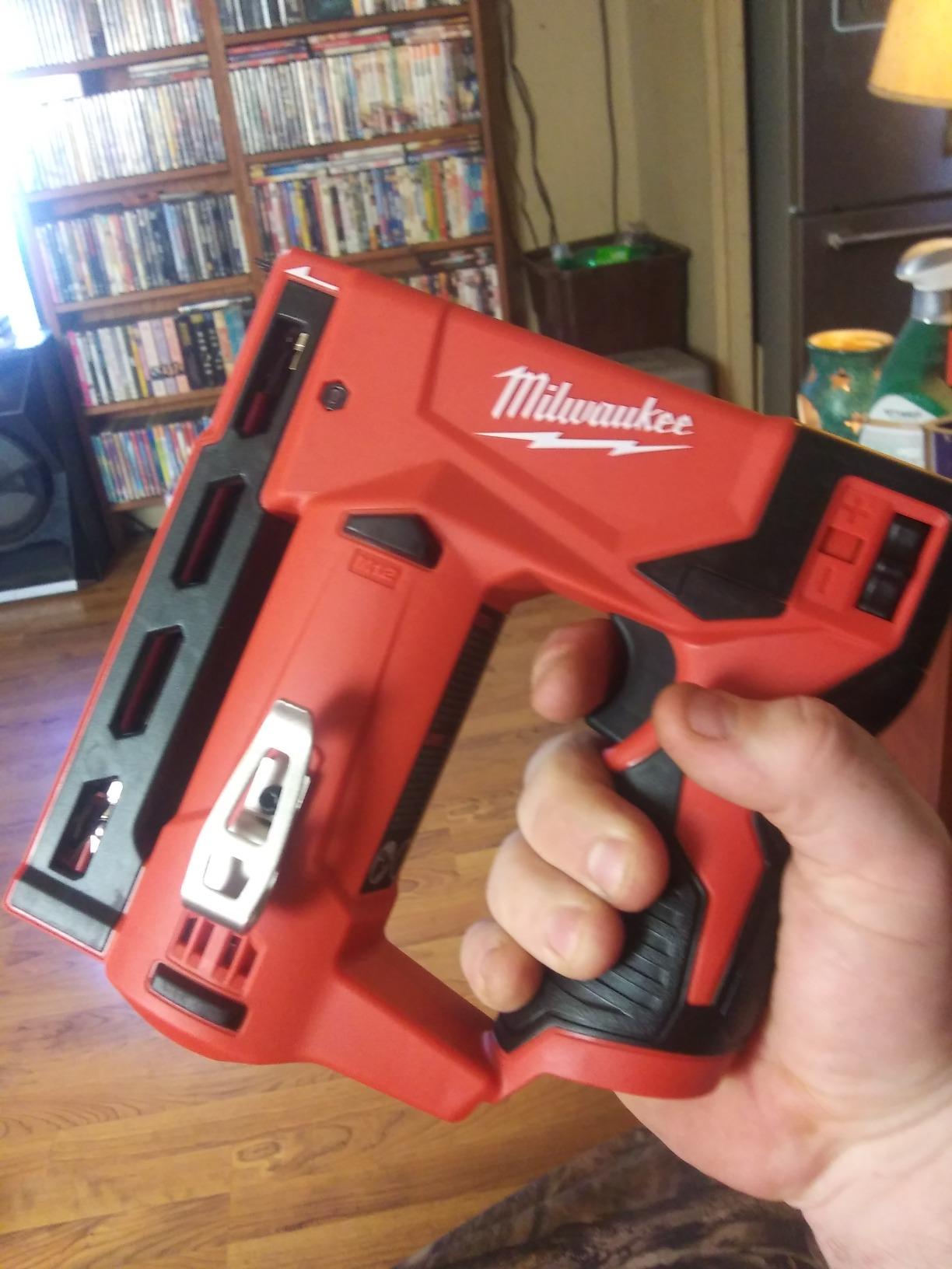Milwaukee 2447-20 M12 3/8†Crown Stapler customer photo 2