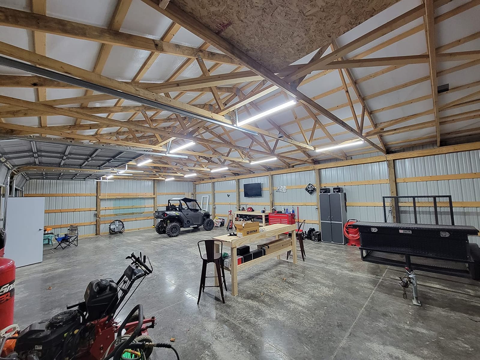 Sunco 2 Pack LED Shop Lights 4ft, Wraparound Fixtures, 40W=300W, Linkable customer photo 2