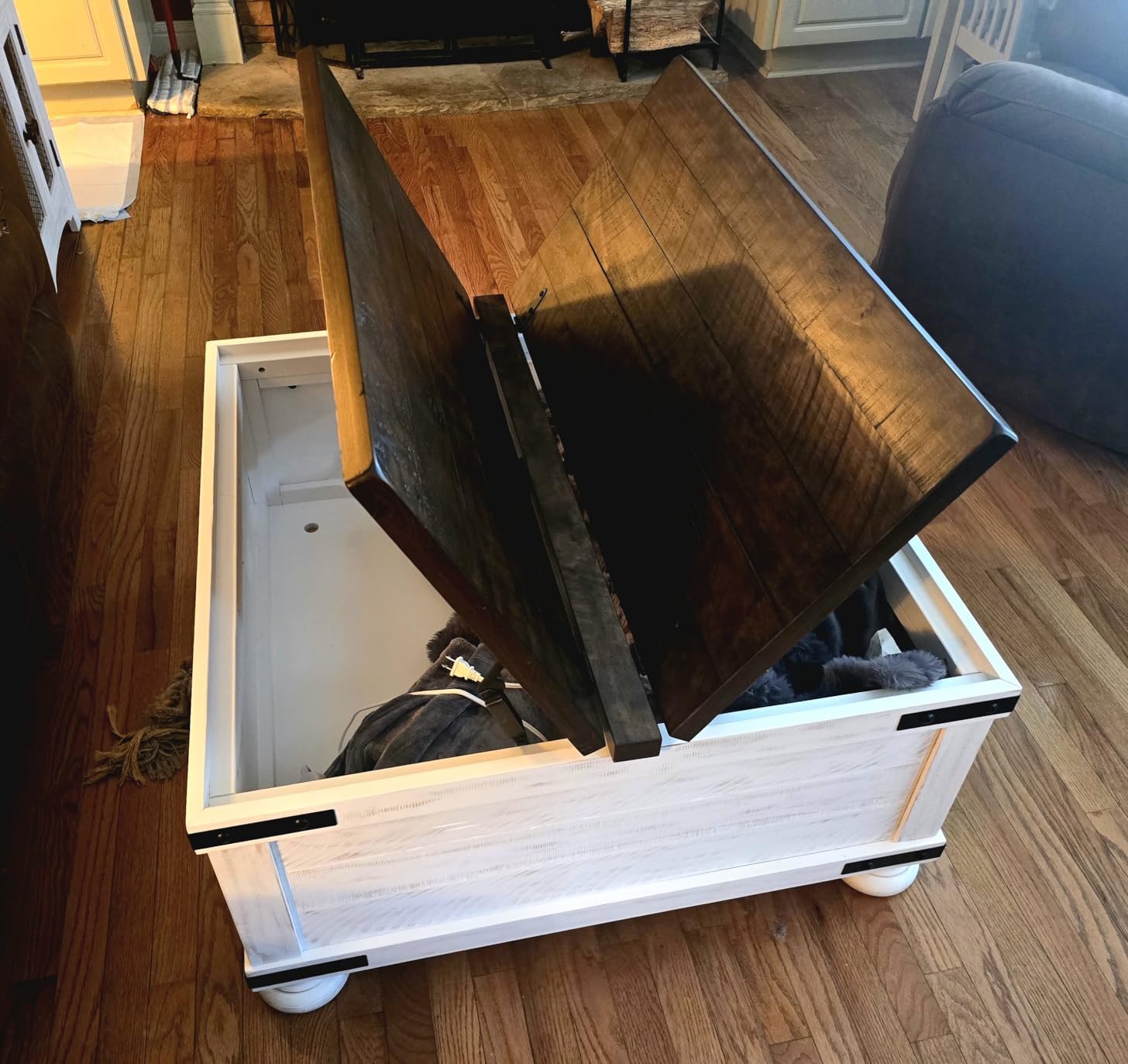 Signature Design by Ashley Lift Top Coffee Table with Storage, Farmhouse customer photo 1