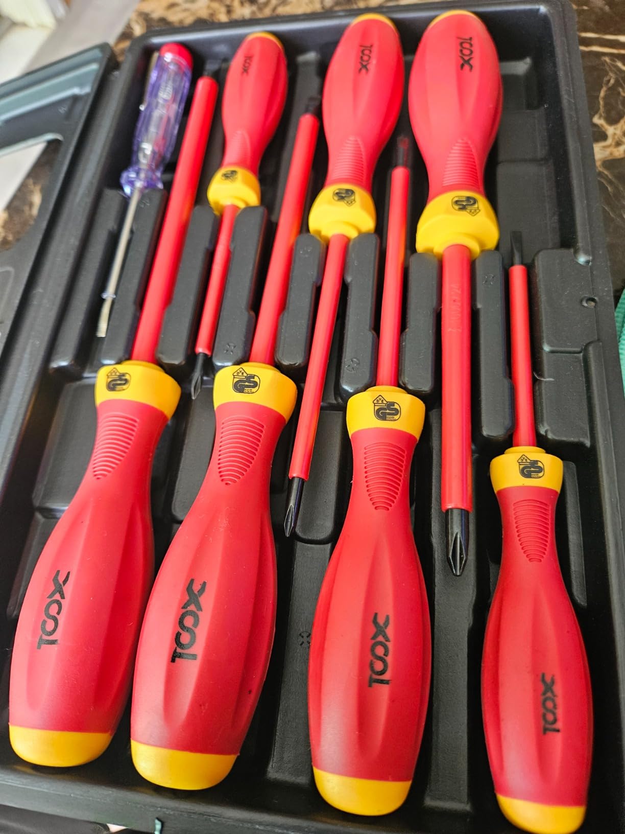 XOOL 1000V Insulated Electrician Screwdriver Set, 8-Piece with Magnetic Tips, Non-Slip Handle, Slotted & Phillips, Chrome Vanadium Steel, VDE & GS Certified for Safe Electrical Work customer photo 1