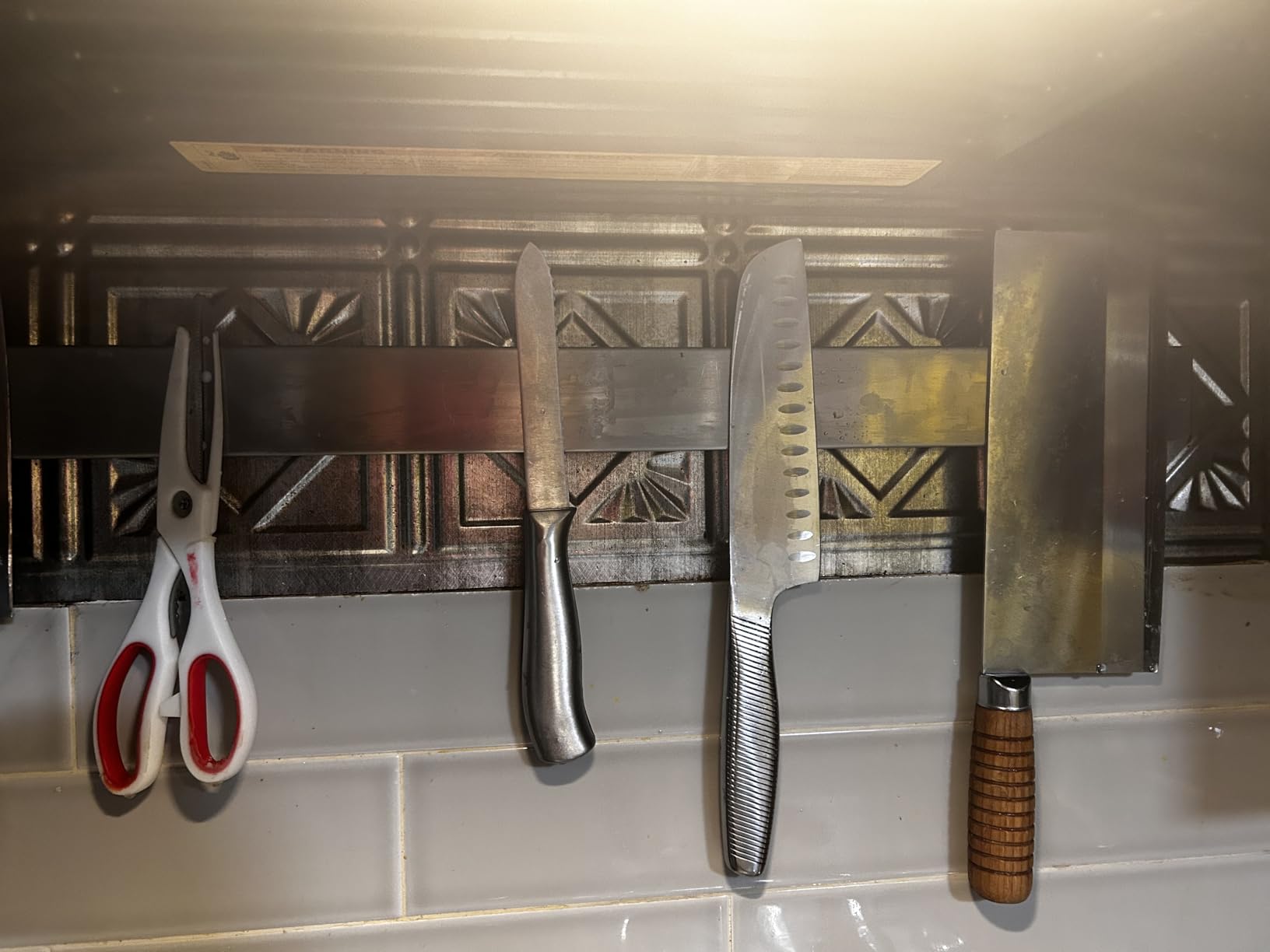 24 Inch Heavy-Duty Magnetic Knife Holder for Wall (Large Size) - Premium Stainless Steel Magnetic Knife Strip - Professional Space-Saving Knife Bar With Powerful Magnetic Pull Force (Upgraded Version) customer photo 1